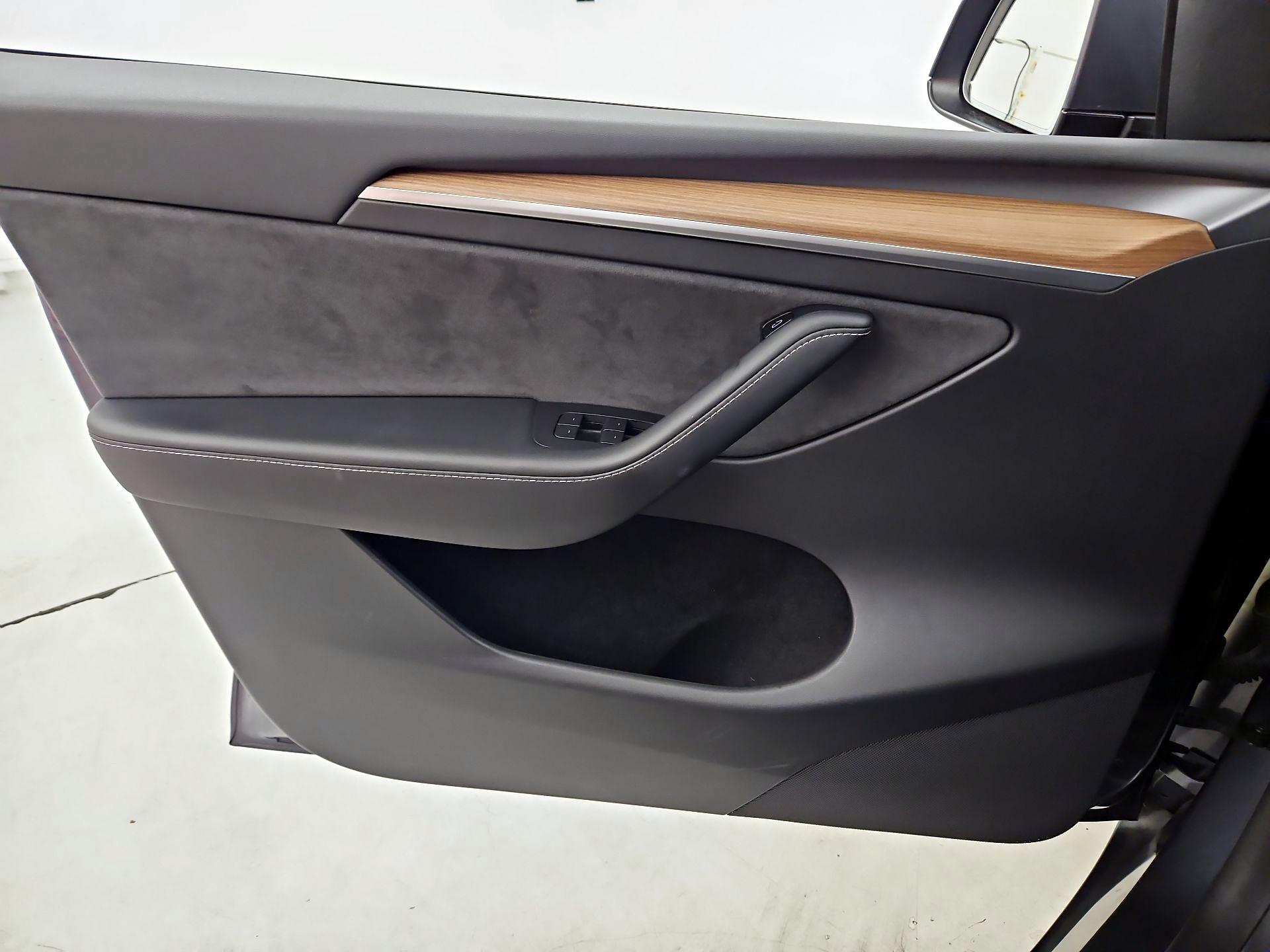 Thumbnail: 2022 Tesla Model Y - 12