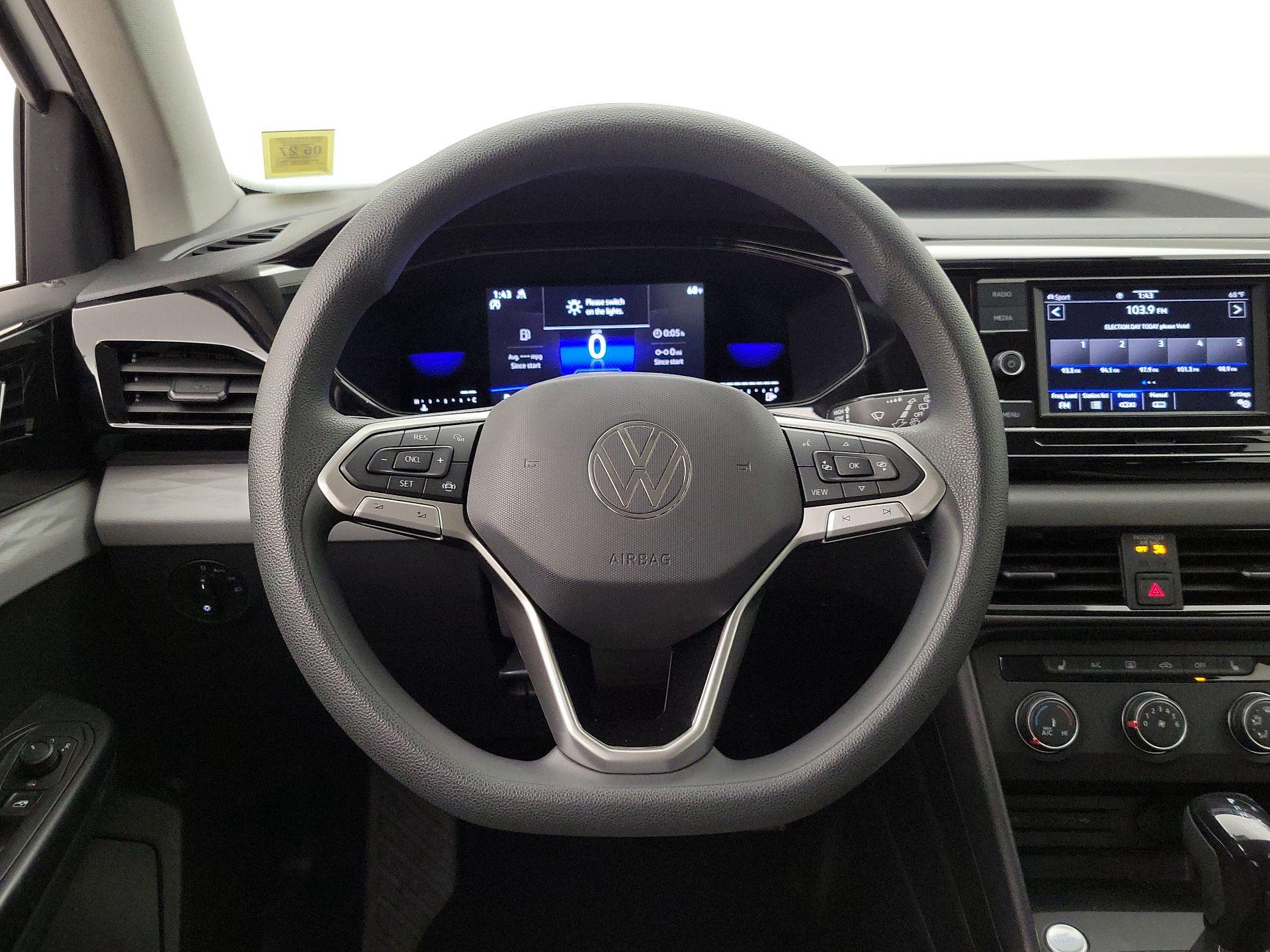Thumbnail: 2022 Volkswagen Taos - 10
