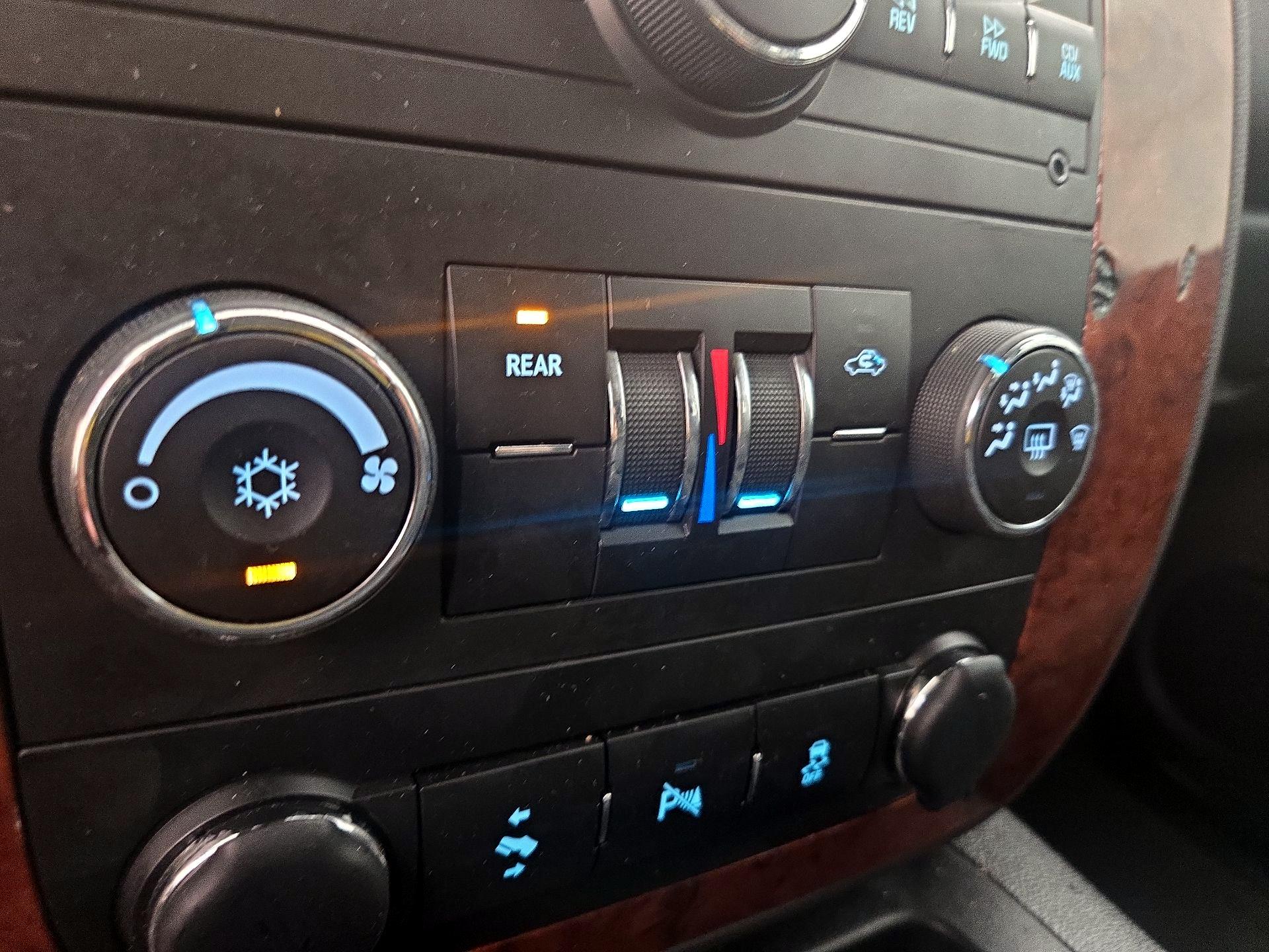 Thumbnail: 2014 Chevrolet Suburban - 16