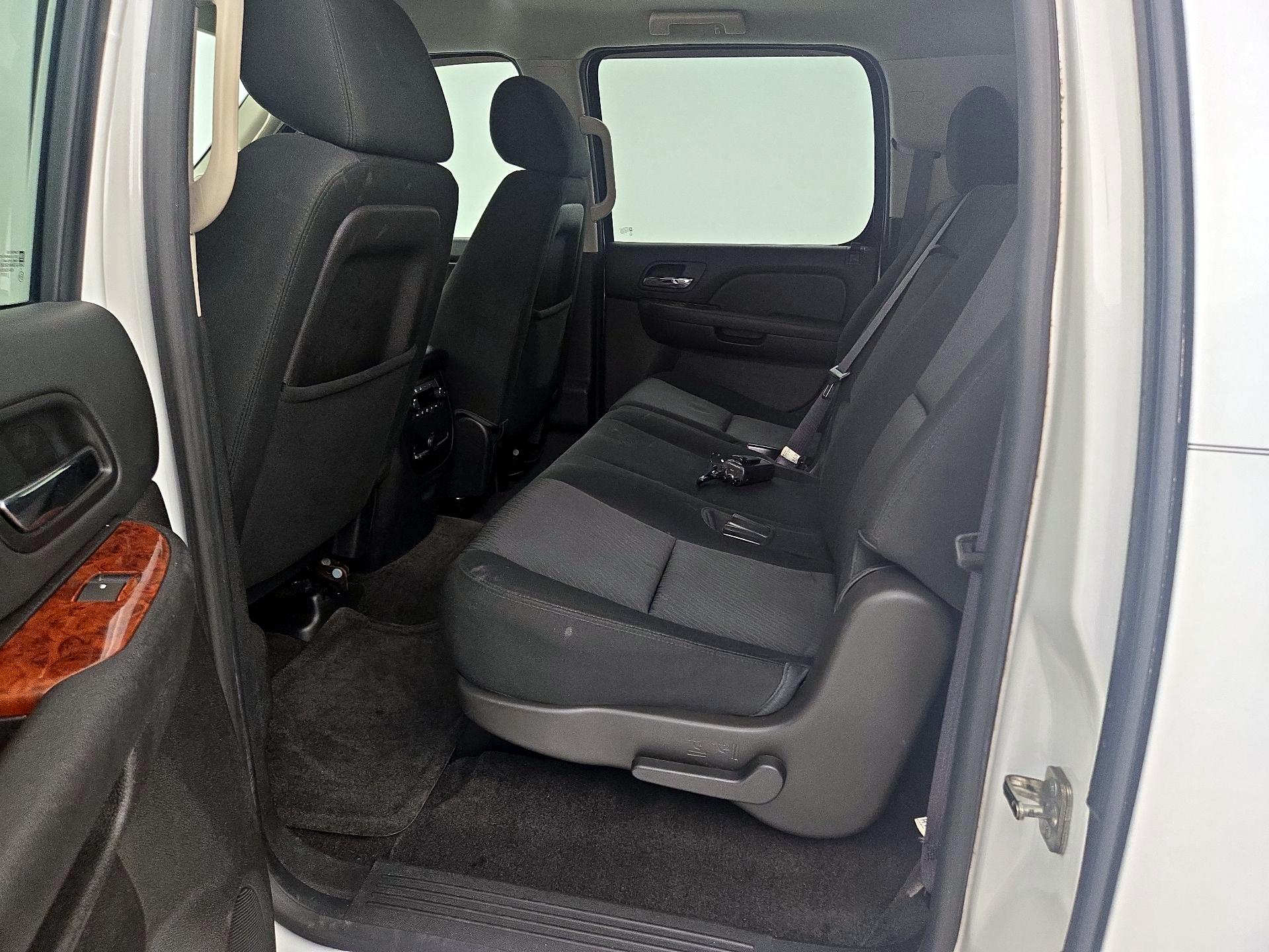 Thumbnail: 2014 Chevrolet Suburban - 19