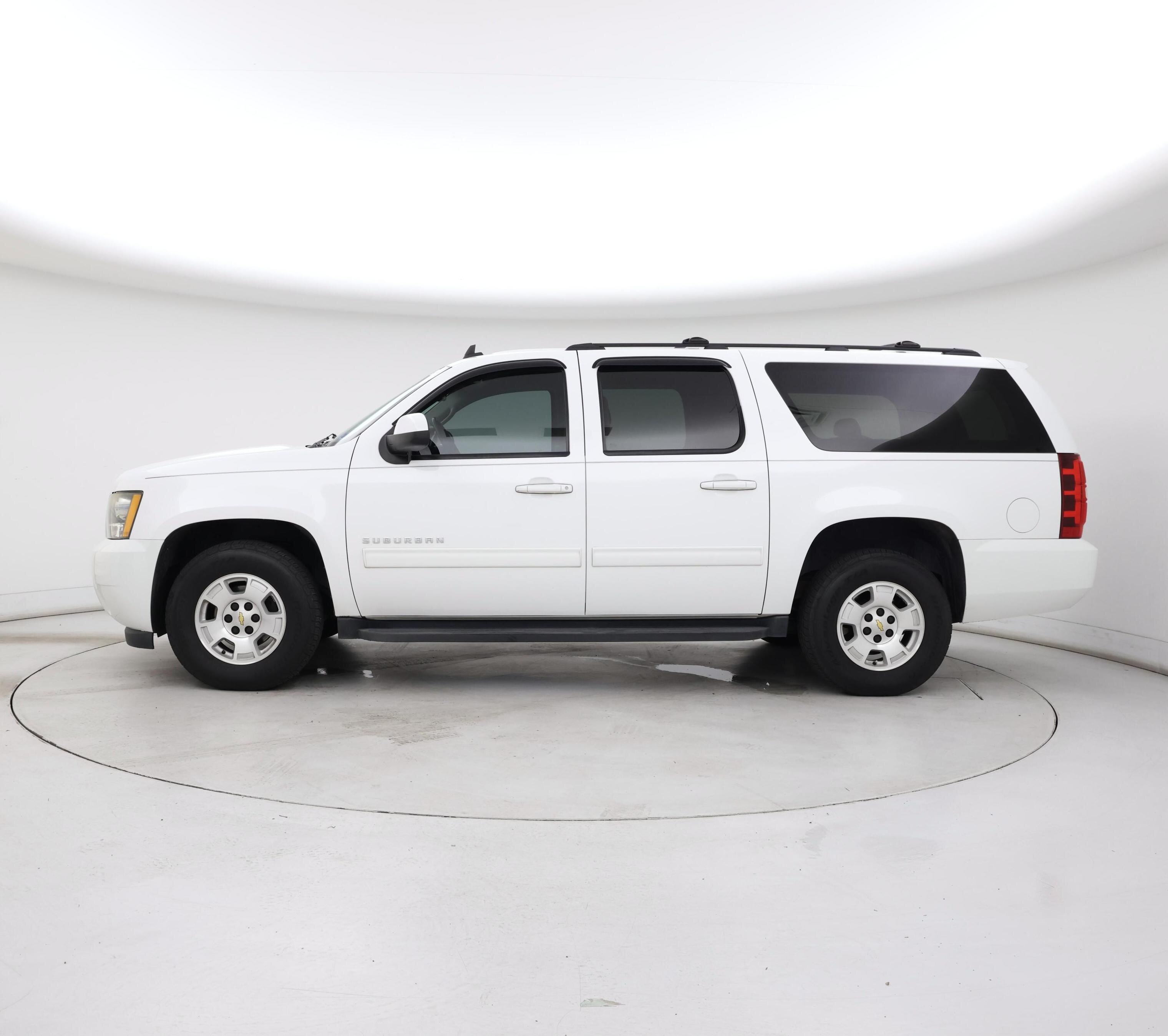 Thumbnail: 2014 Chevrolet Suburban - 3