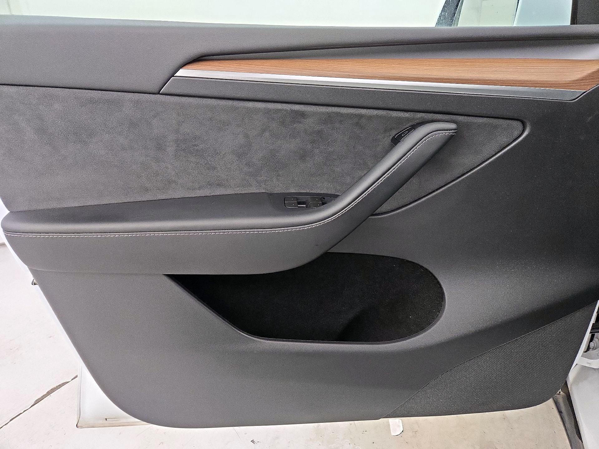 Thumbnail: 2023 Tesla Model Y - 12