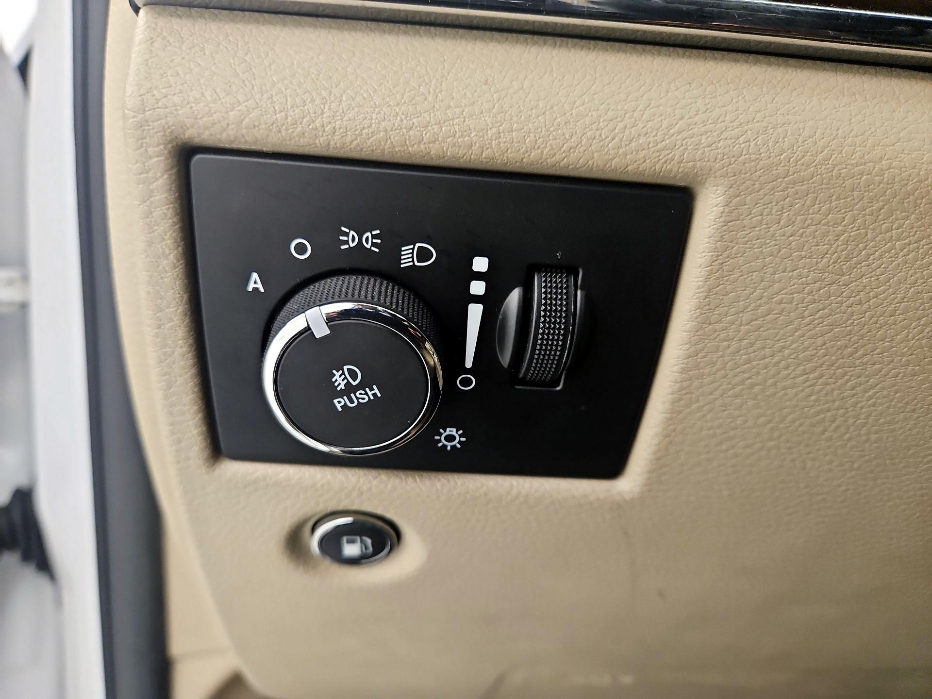 Thumbnail: 2017 Jeep Grand Cherokee - 13