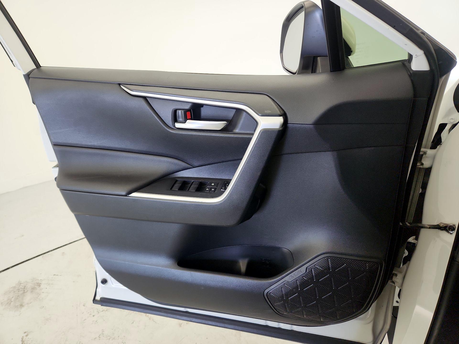 Thumbnail: 2019 Toyota RAV4 - 12