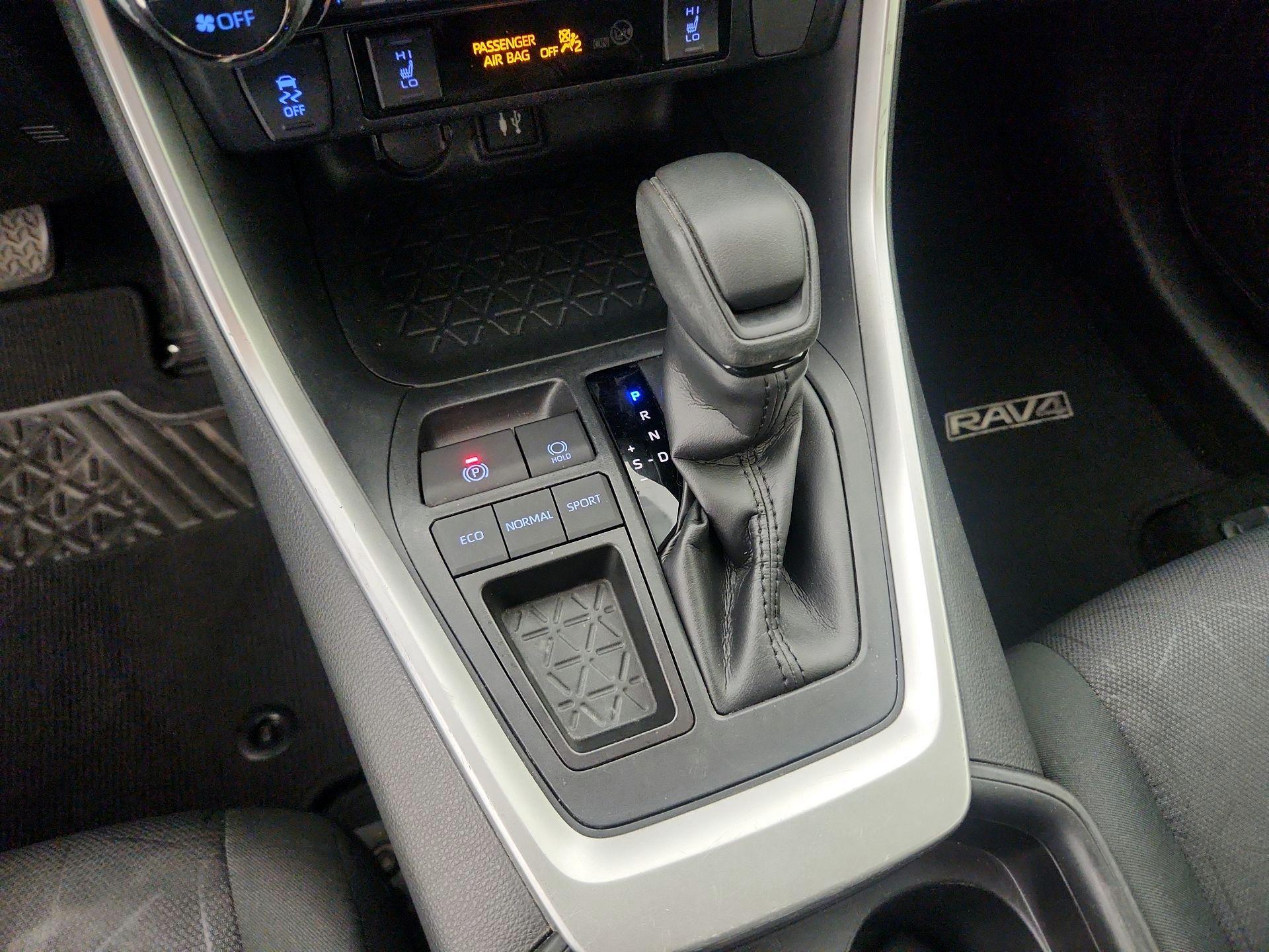 Thumbnail: 2019 Toyota RAV4 - 16
