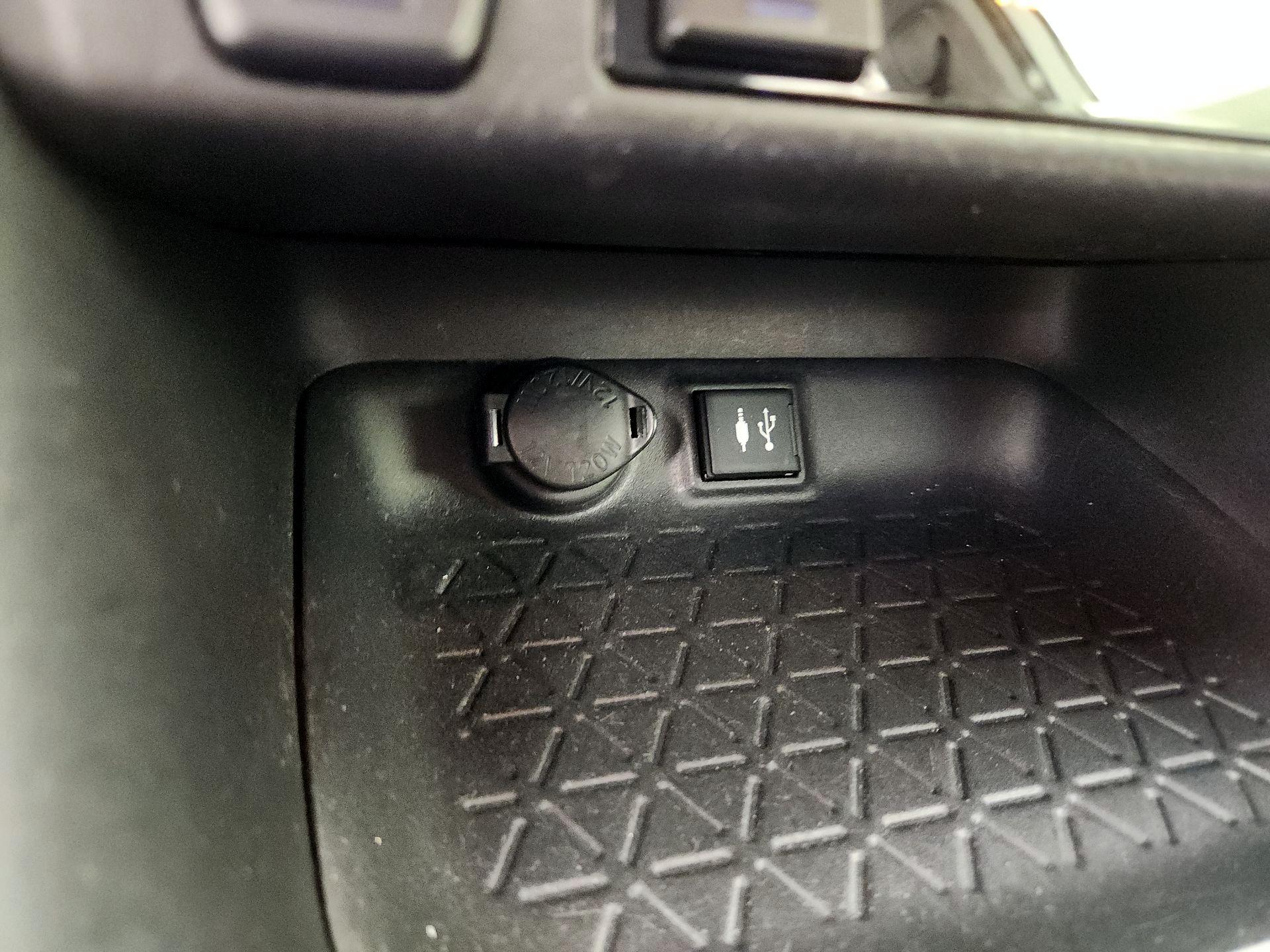 Thumbnail: 2019 Toyota RAV4 - 17