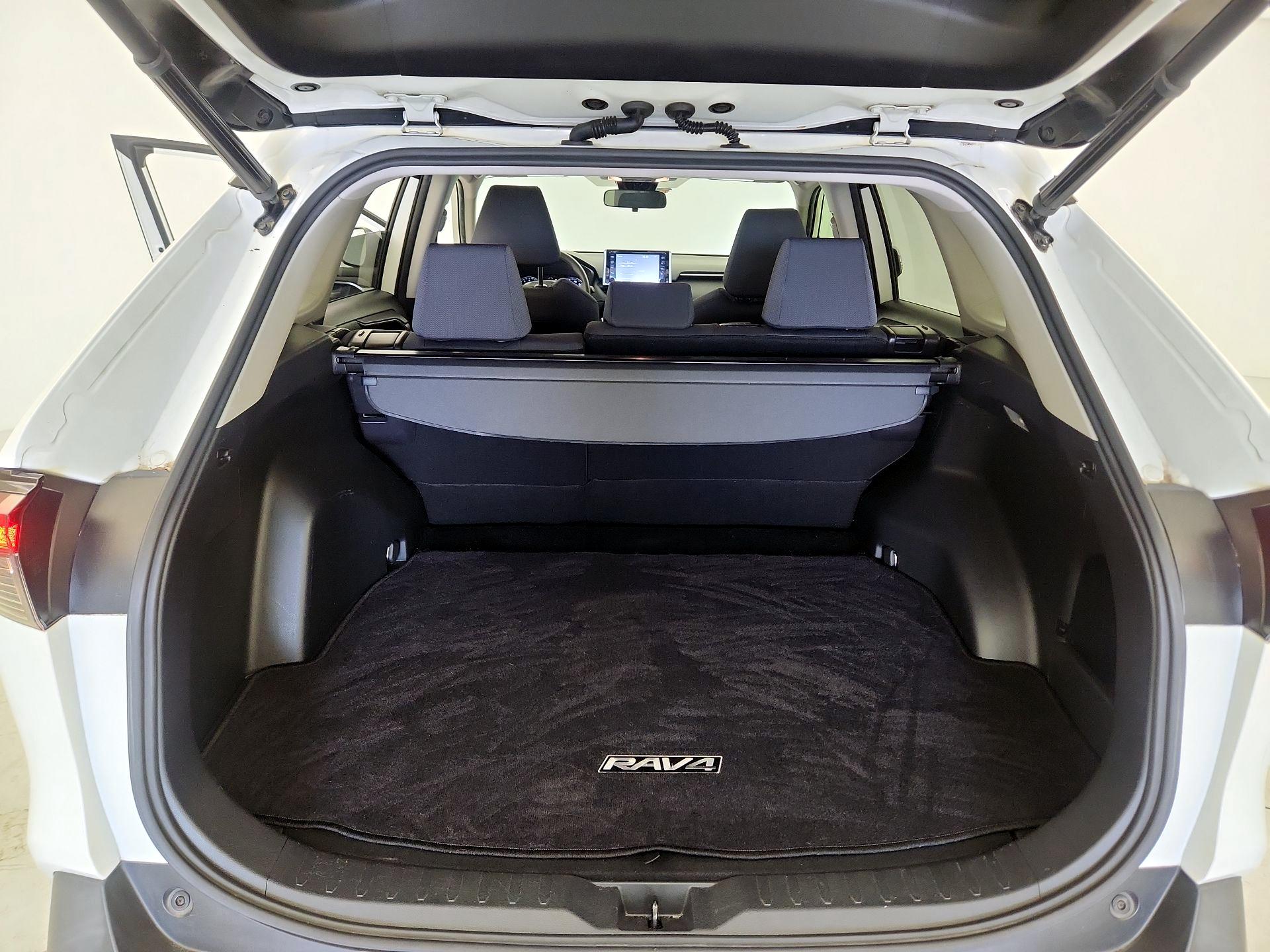 Thumbnail: 2019 Toyota RAV4 - 20