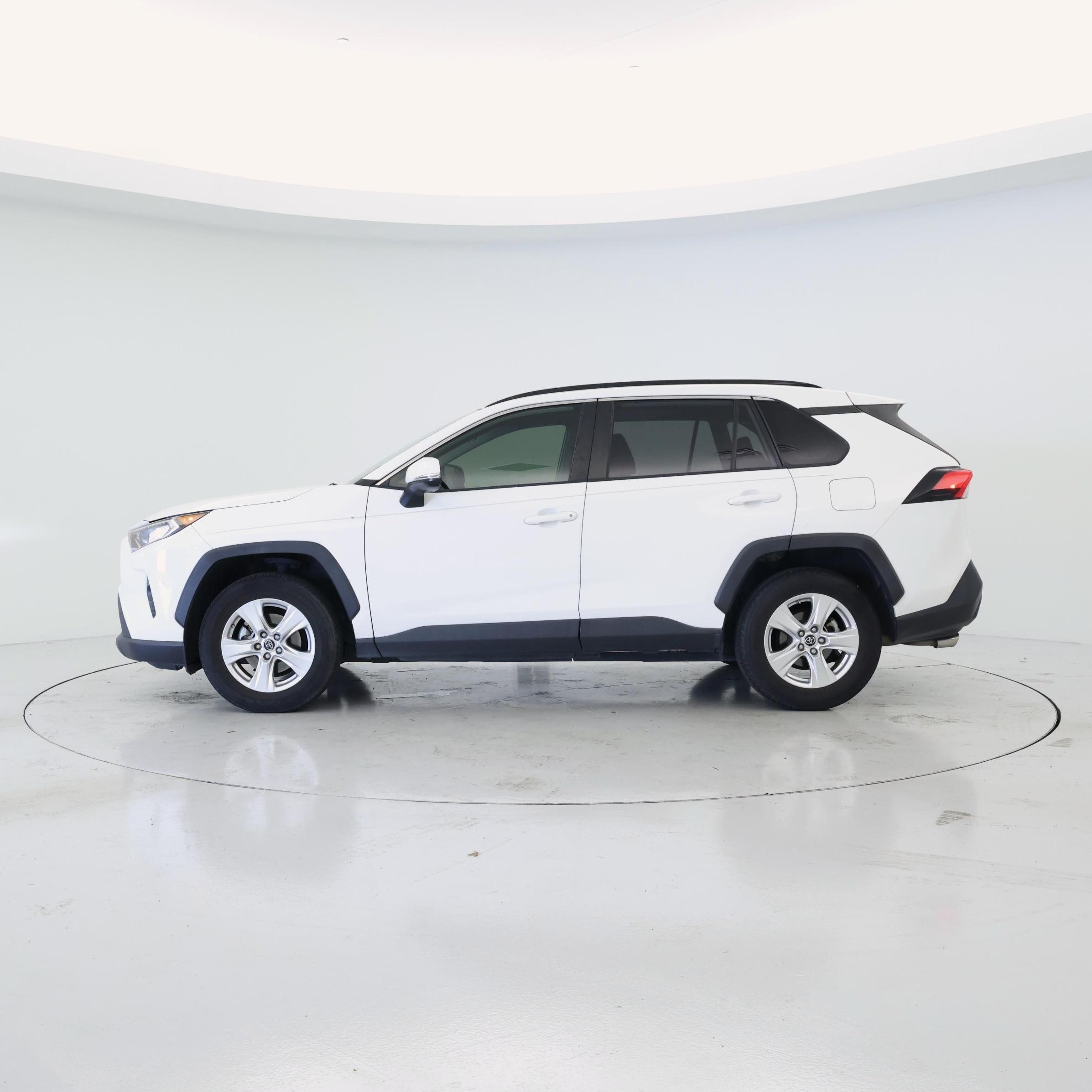 Thumbnail: 2019 Toyota RAV4 - 3