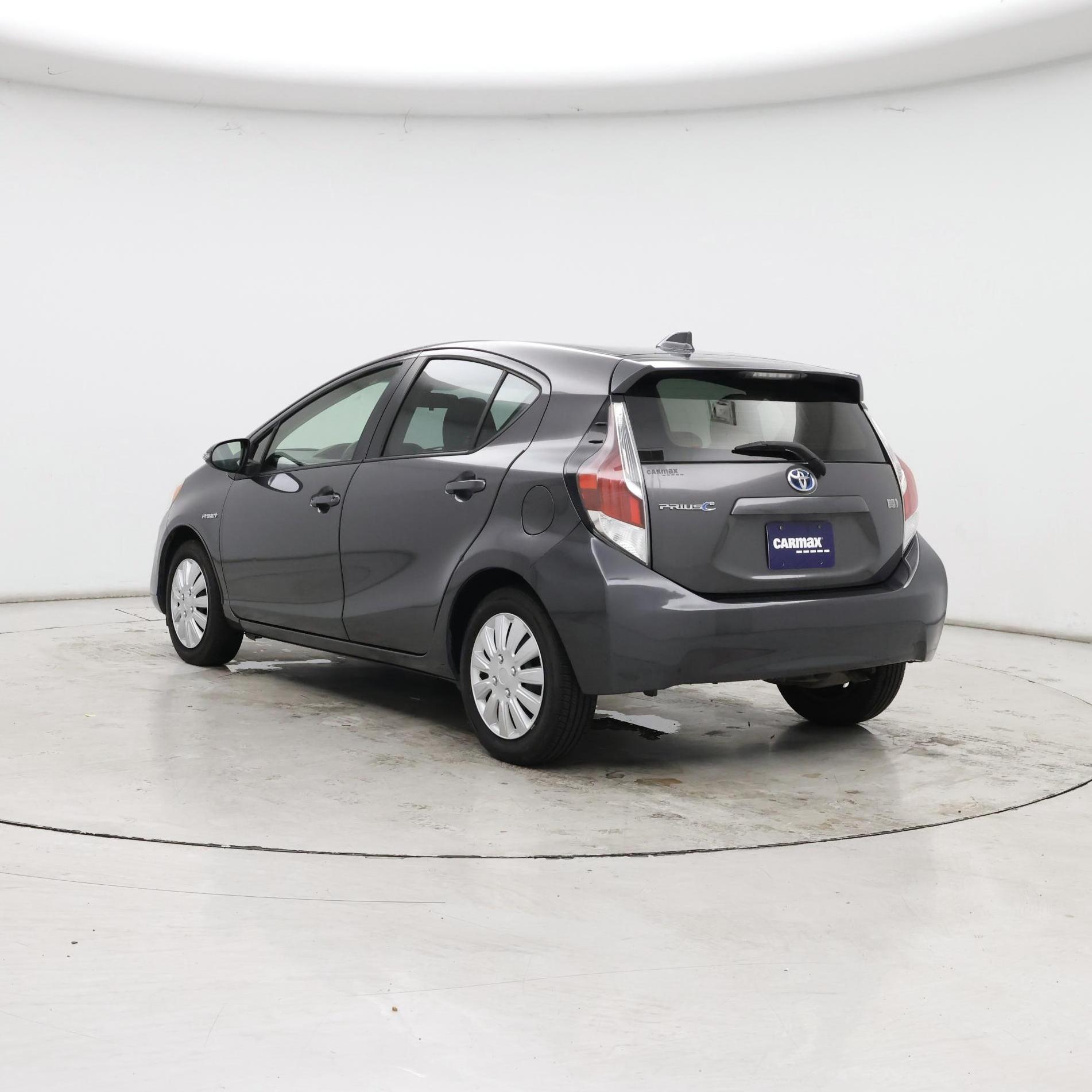 Thumbnail: 2016 Toyota Prius c - 2