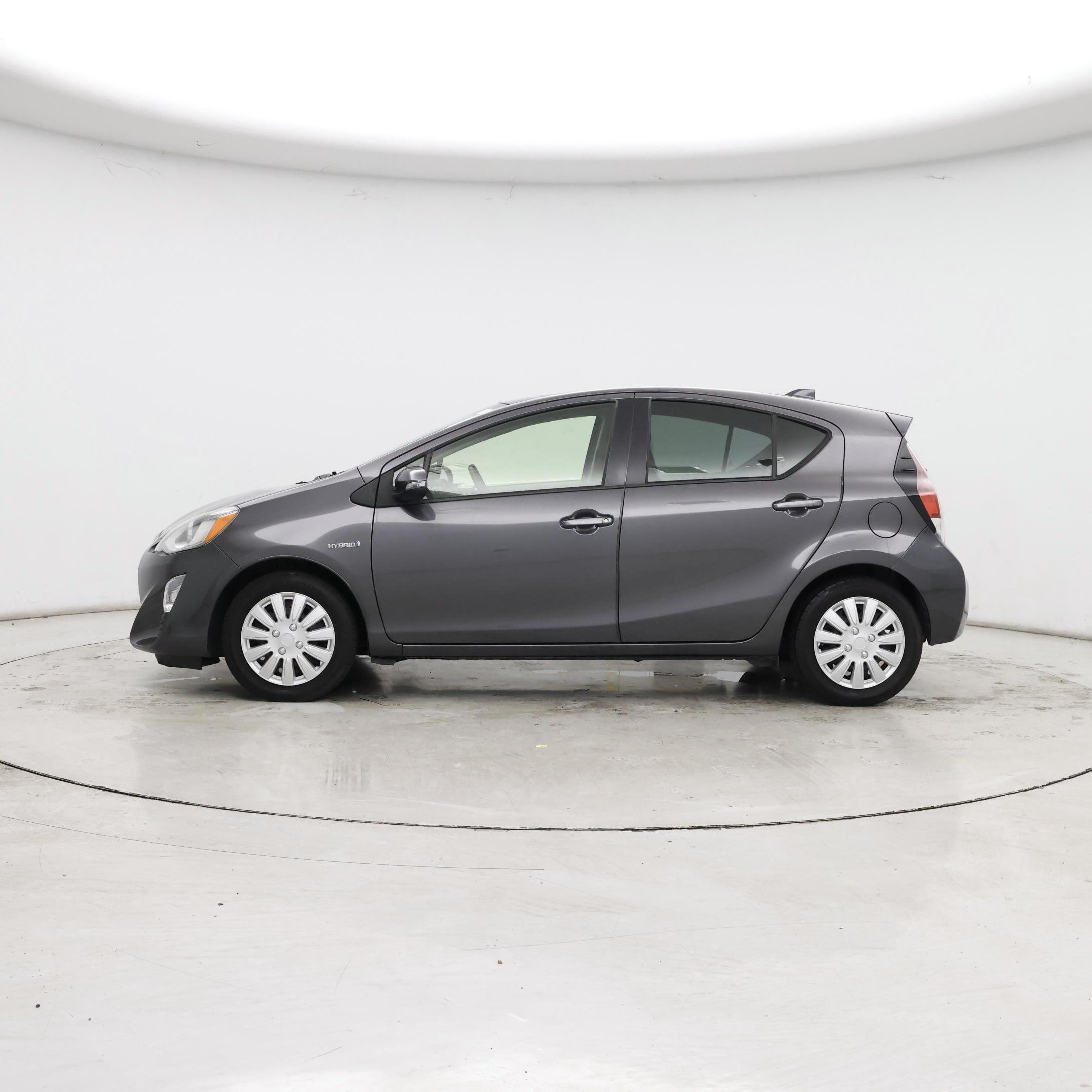 Thumbnail: 2016 Toyota Prius c - 3