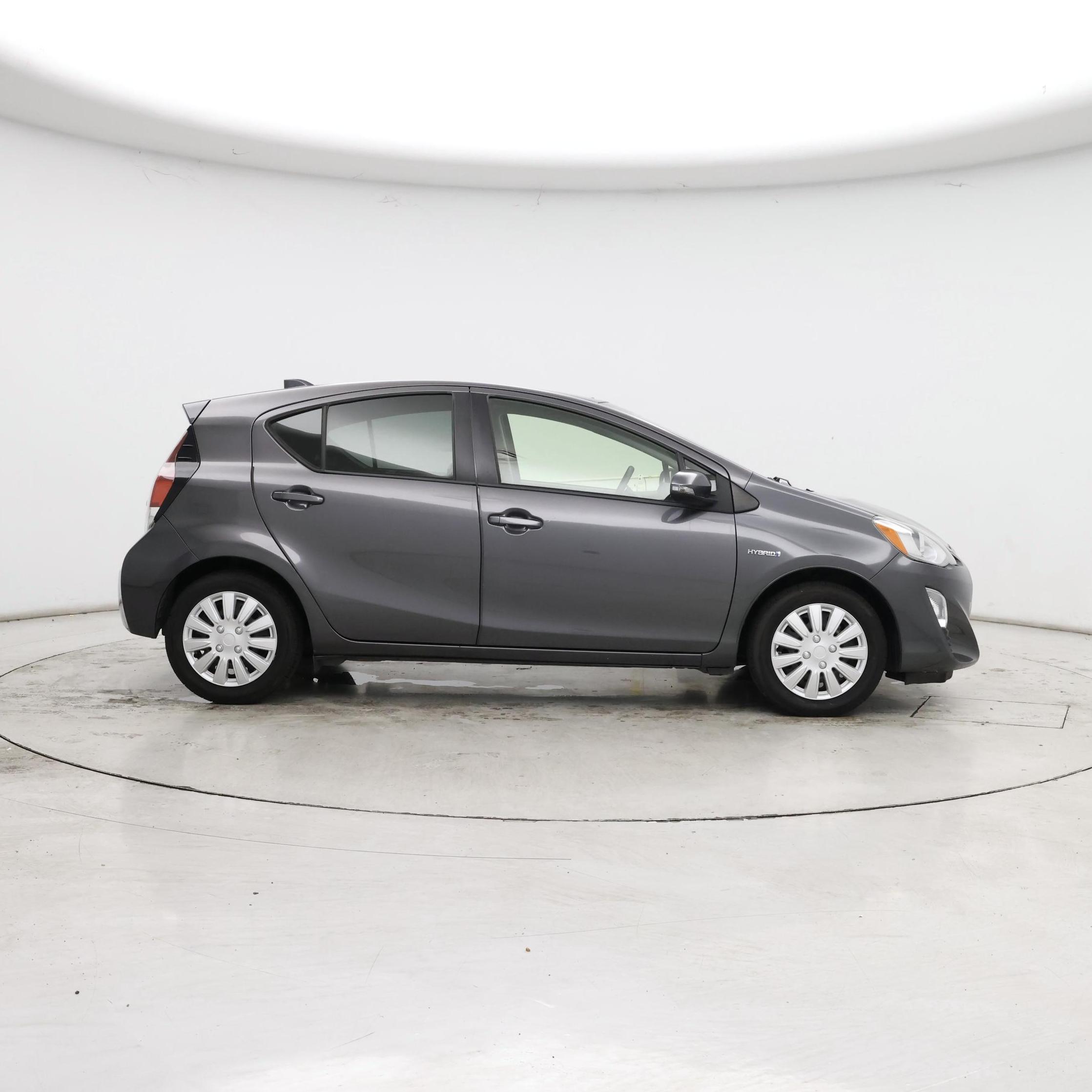 Thumbnail: 2016 Toyota Prius c - 7