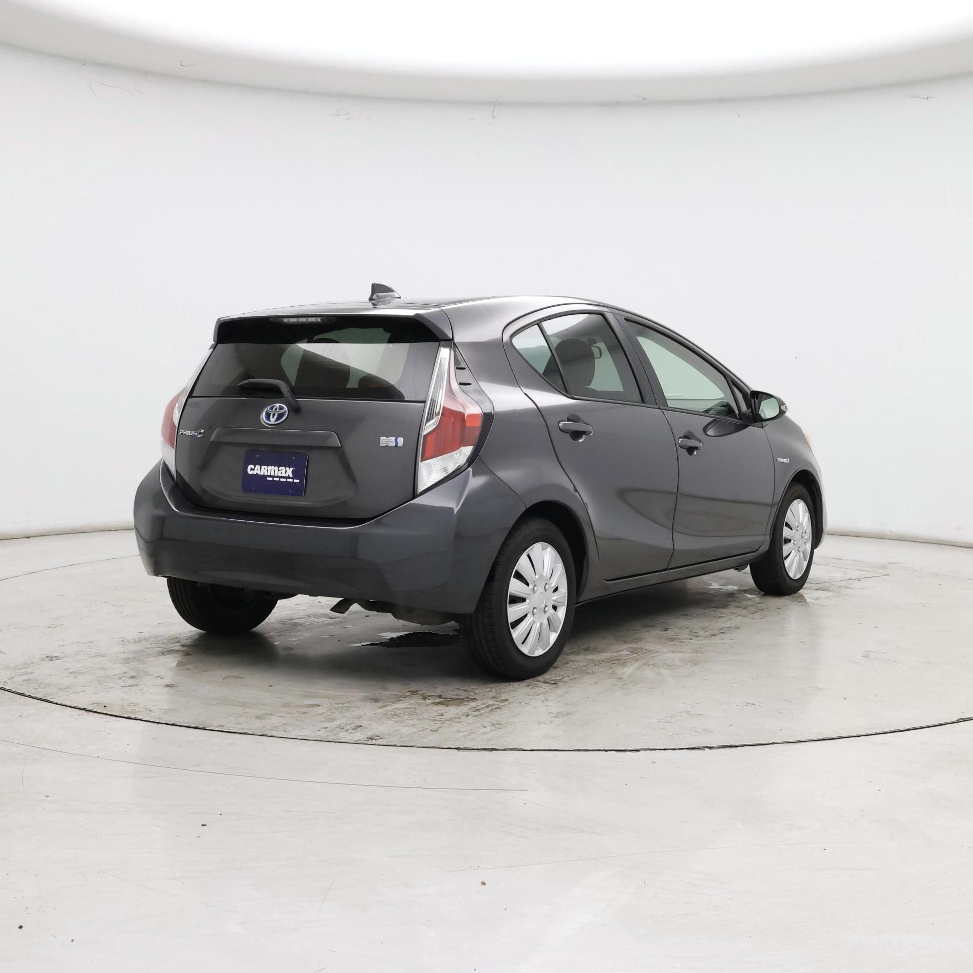 Thumbnail: 2016 Toyota Prius c - 8