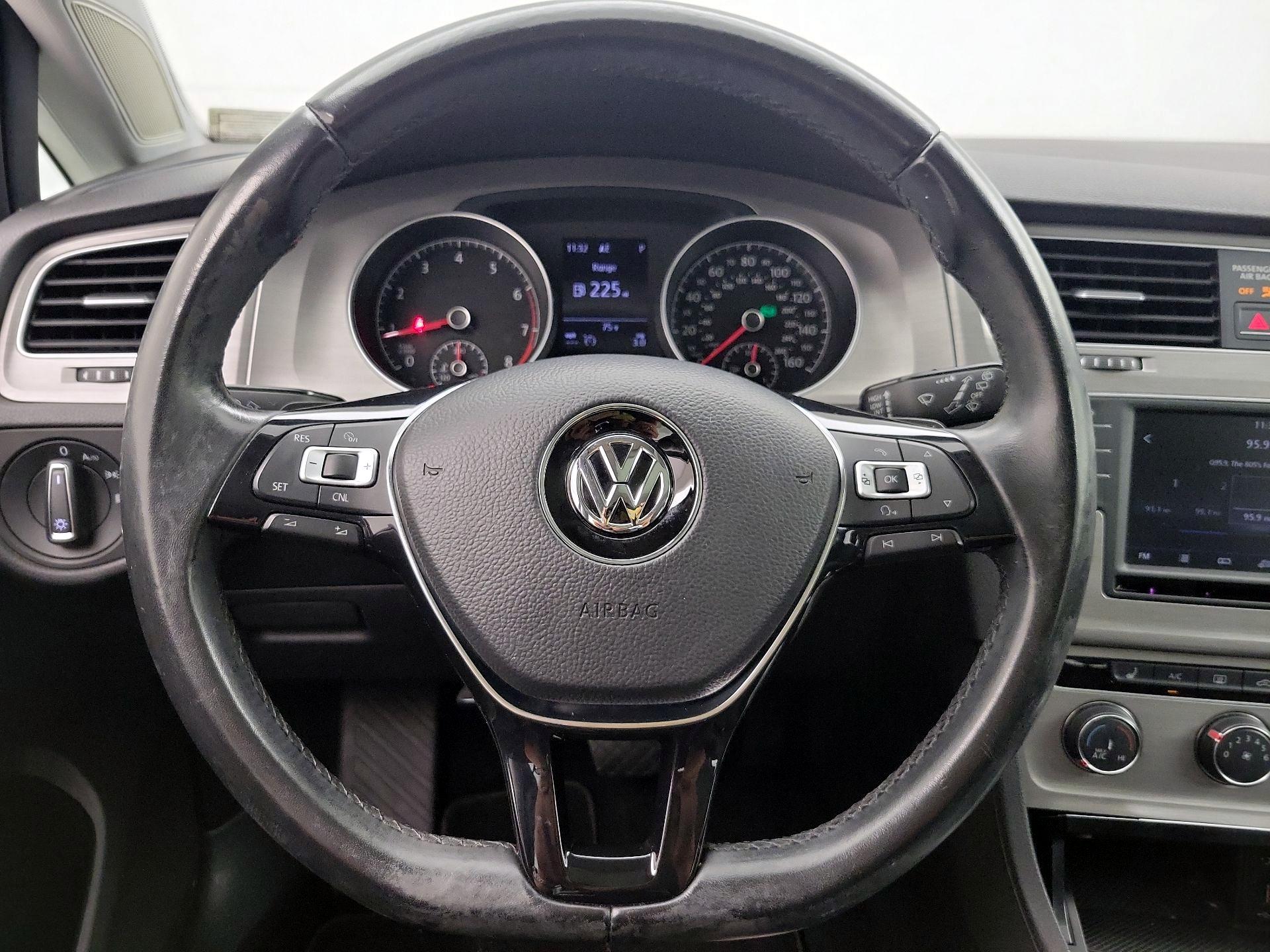 Thumbnail: 2017 Volkswagen Golf - 10