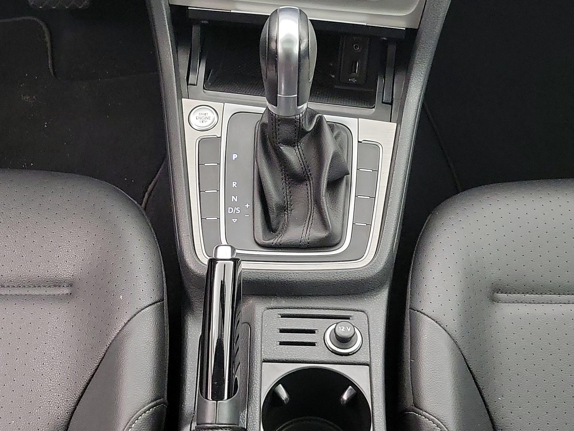 Thumbnail: 2017 Volkswagen Golf - 17