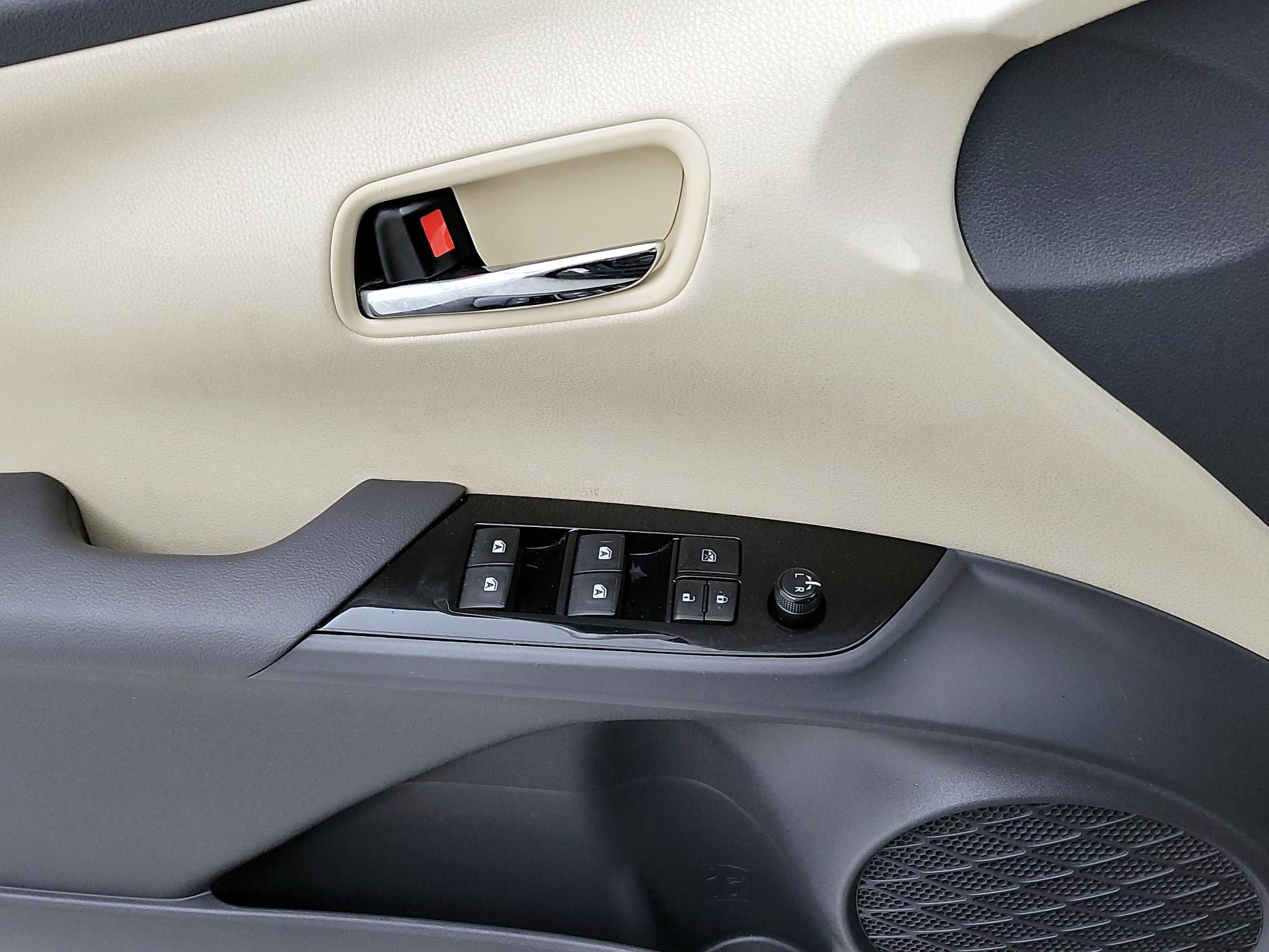 Thumbnail: 2016 Toyota Prius - 12