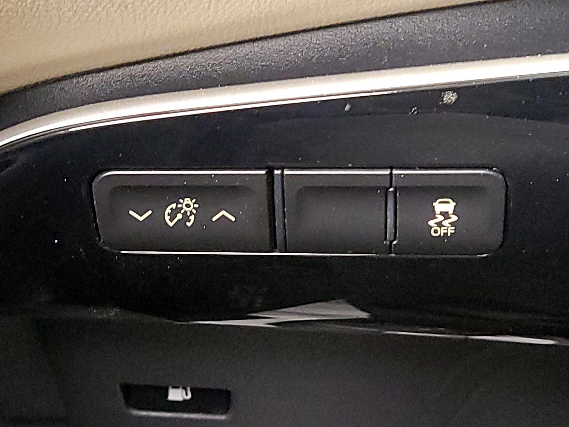 Thumbnail: 2016 Toyota Prius - 13