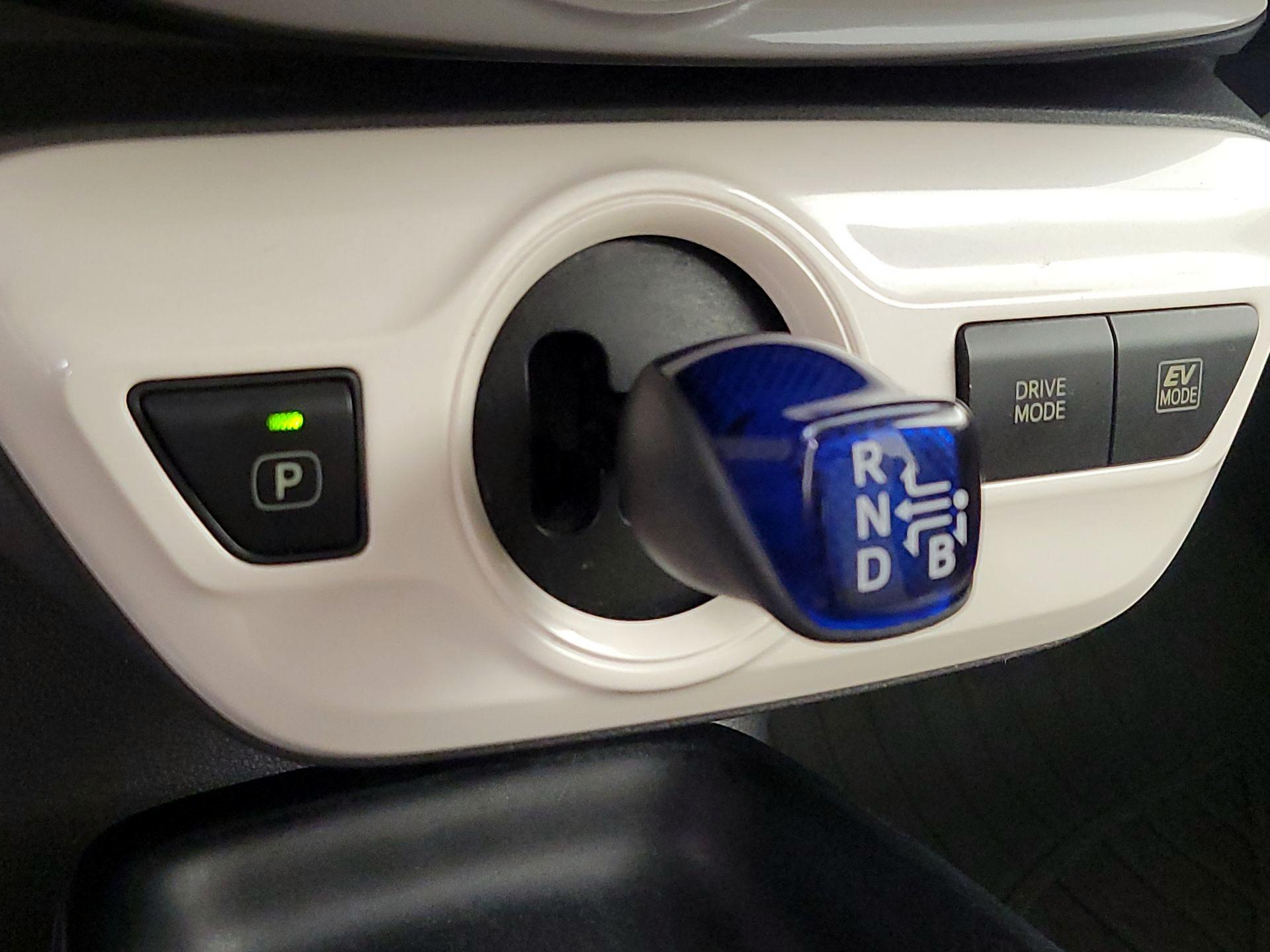 Thumbnail: 2016 Toyota Prius - 17