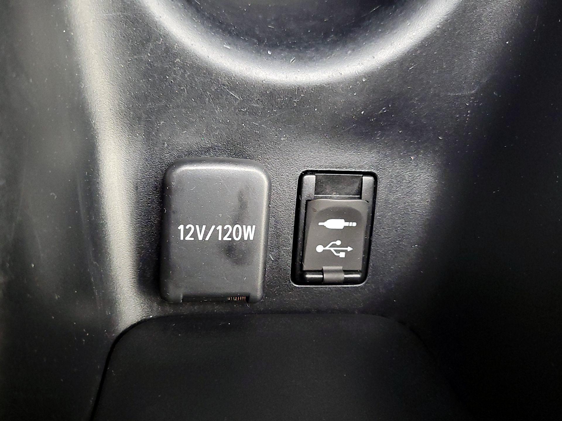 Thumbnail: 2016 Toyota Prius - 18