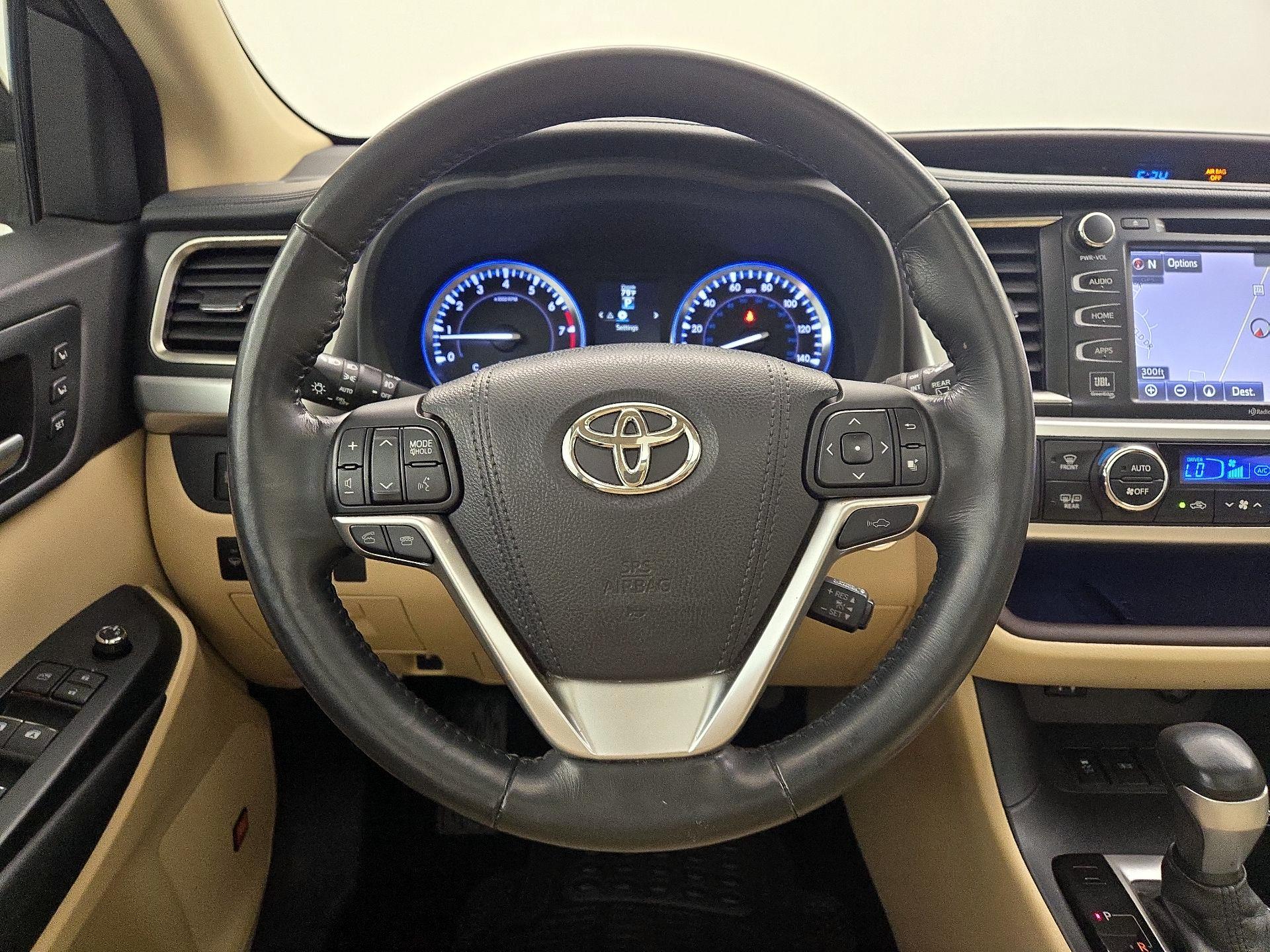 Thumbnail: 2015 Toyota Highlander - 10