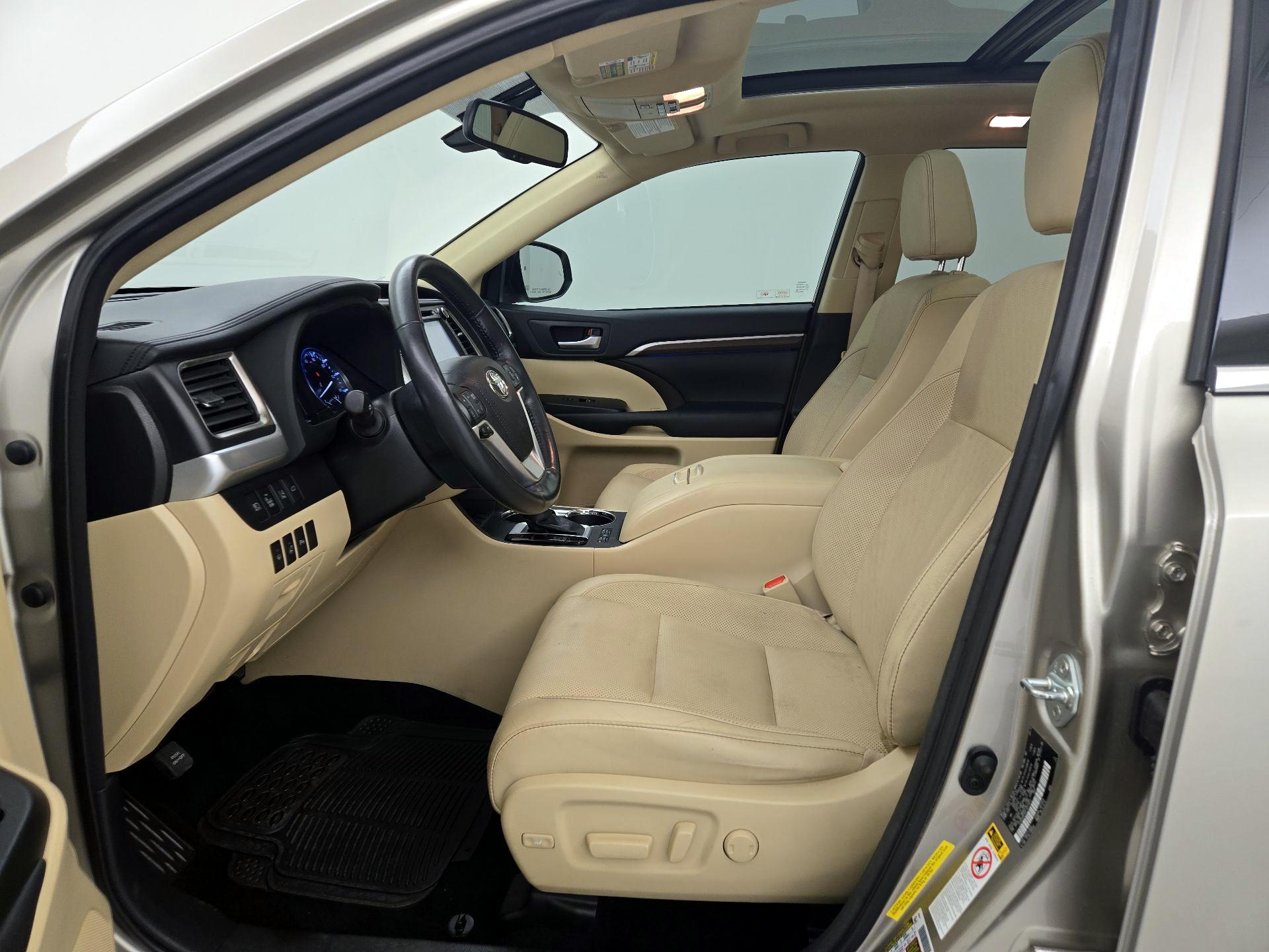 Thumbnail: 2015 Toyota Highlander - 11