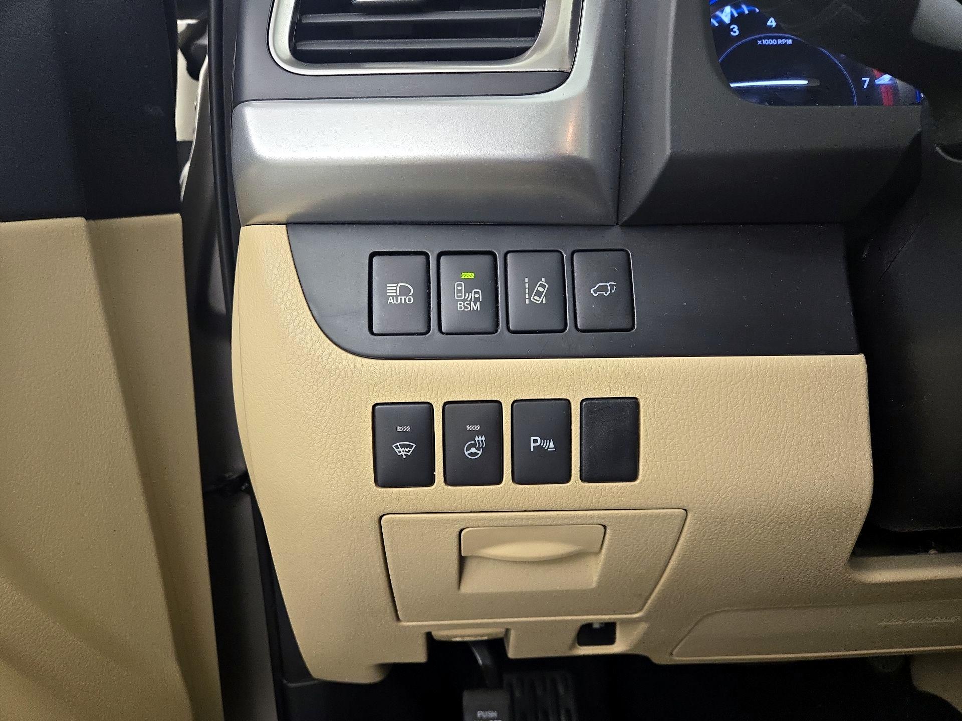Thumbnail: 2015 Toyota Highlander - 13