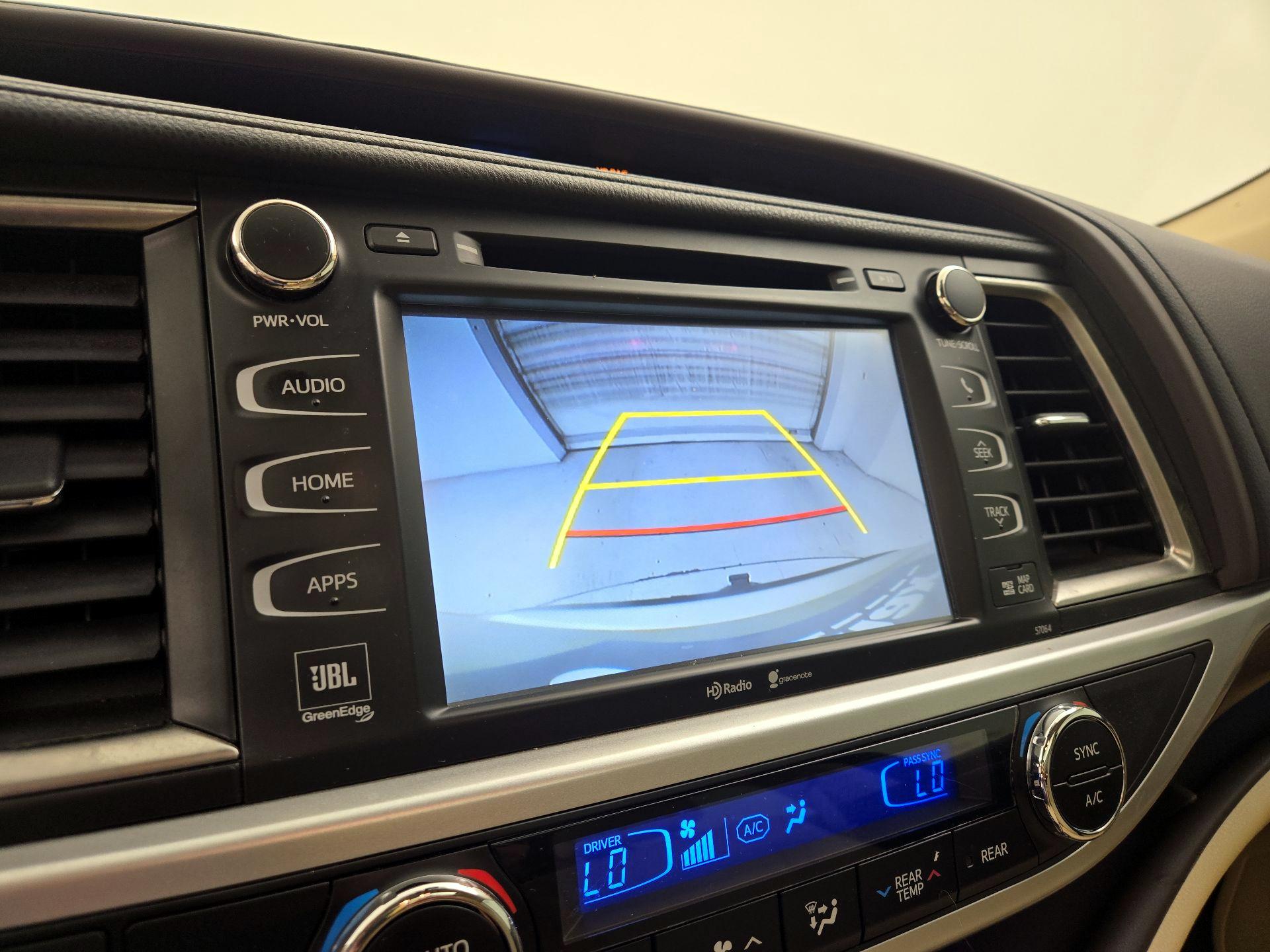 Thumbnail: 2015 Toyota Highlander - 15