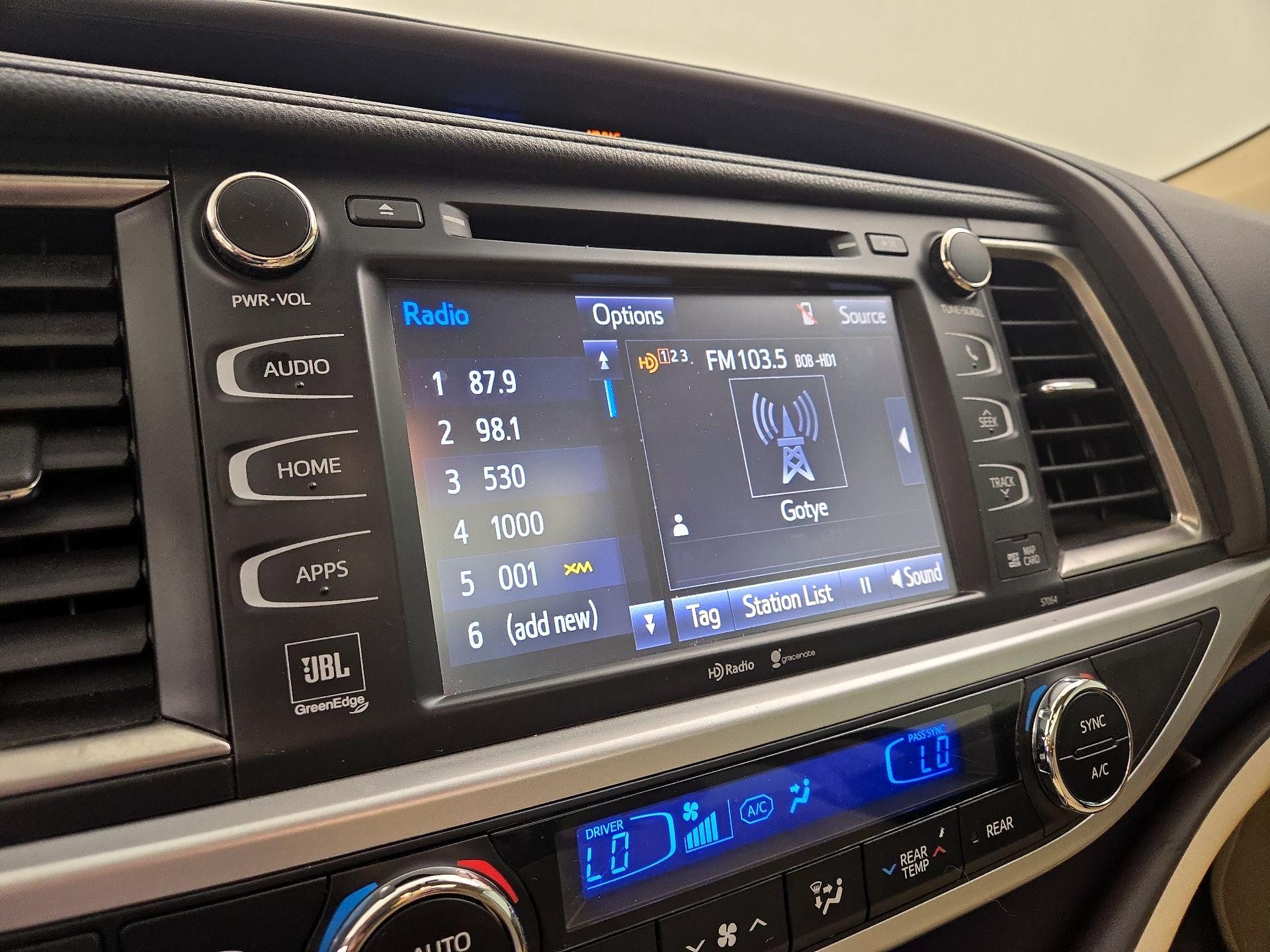 Thumbnail: 2015 Toyota Highlander - 16