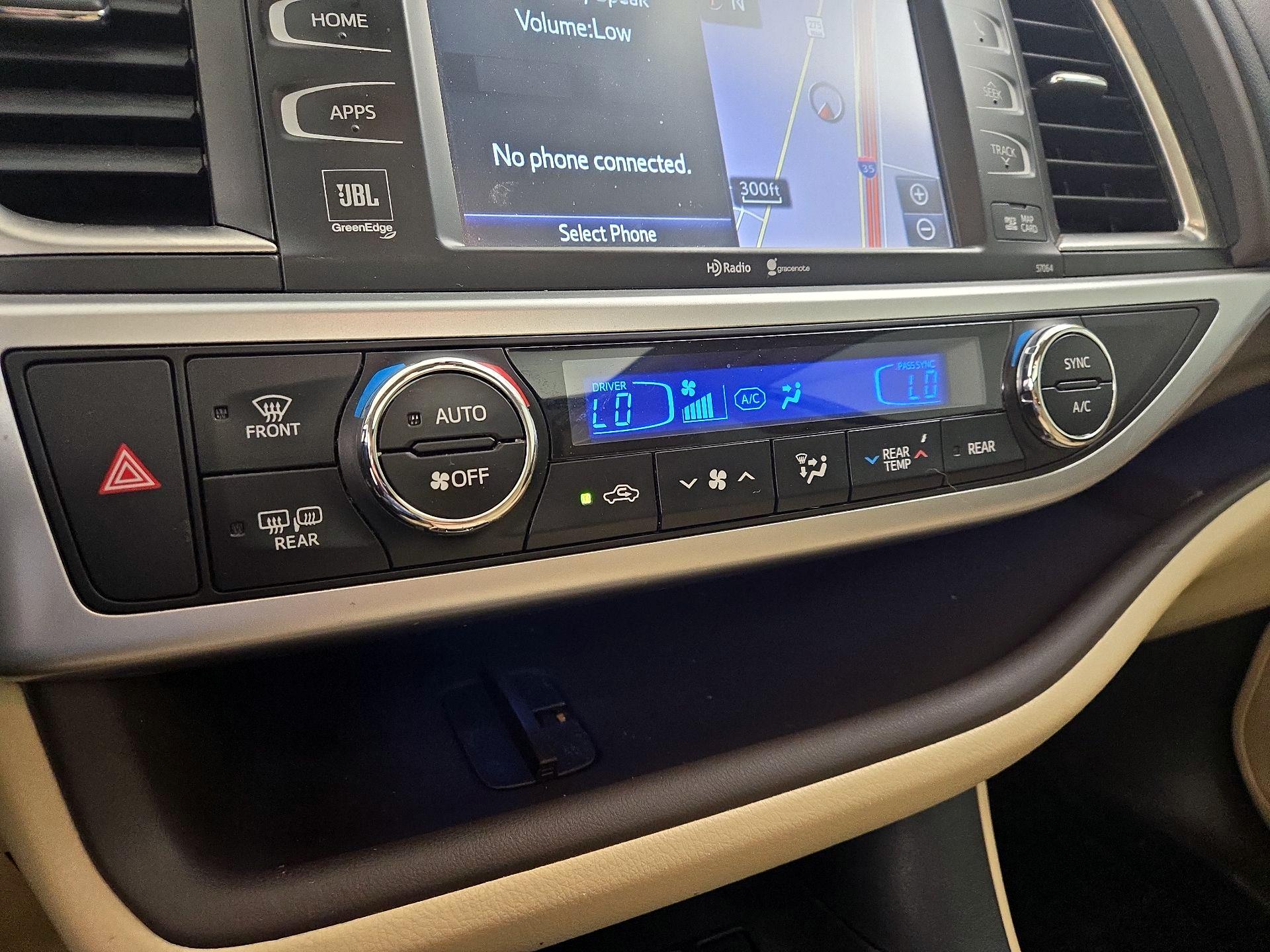 Thumbnail: 2015 Toyota Highlander - 17