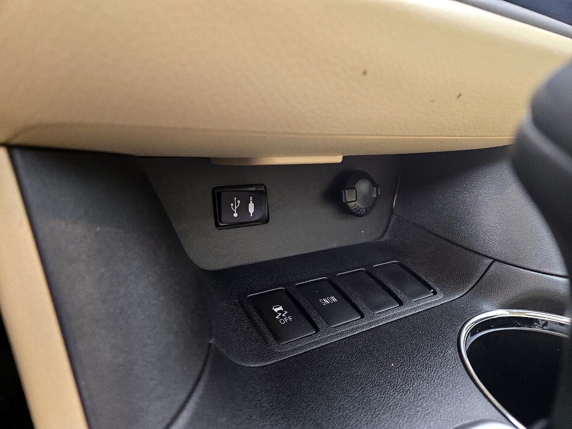 Thumbnail: 2015 Toyota Highlander - 19