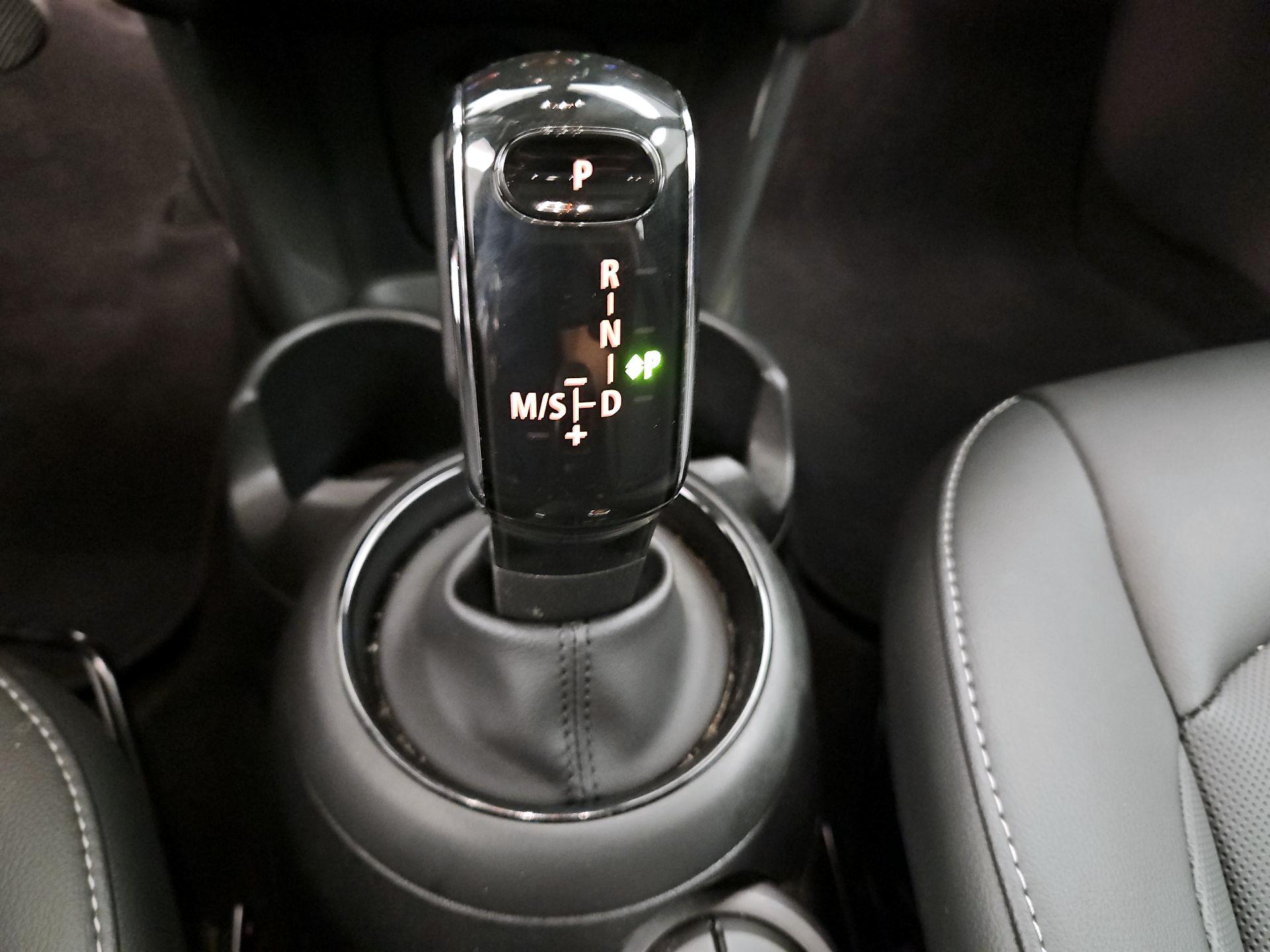 Thumbnail: 2020 MINI Cooper Hardtop - 17