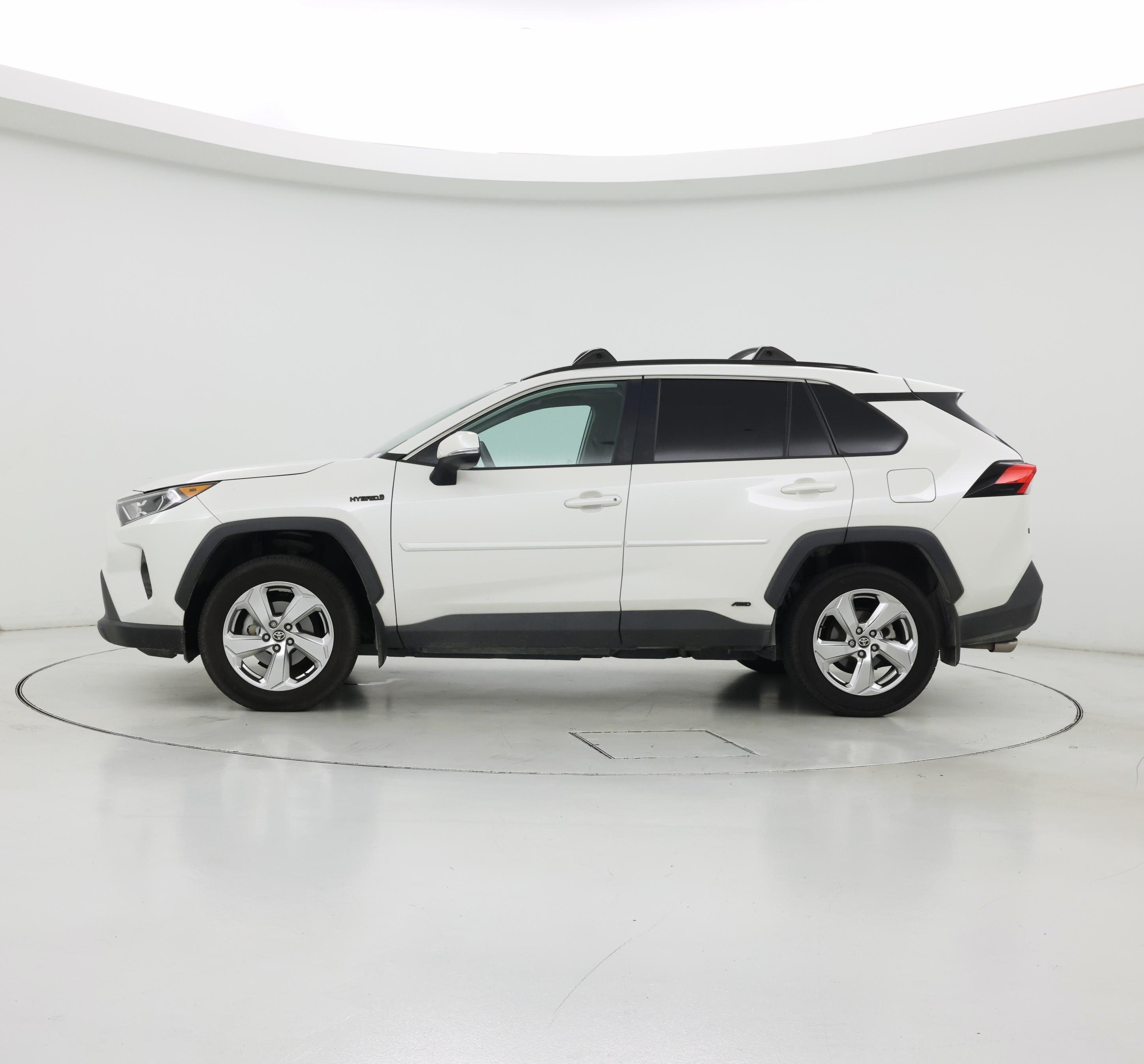 Thumbnail: 2021 Toyota RAV4 - 3