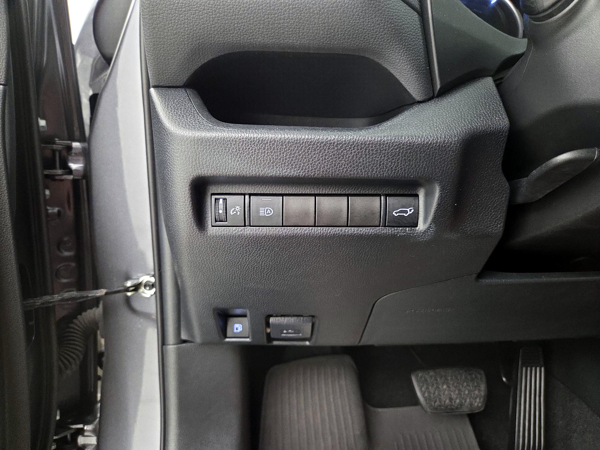 Thumbnail: 2021 Toyota RAV4 - 13