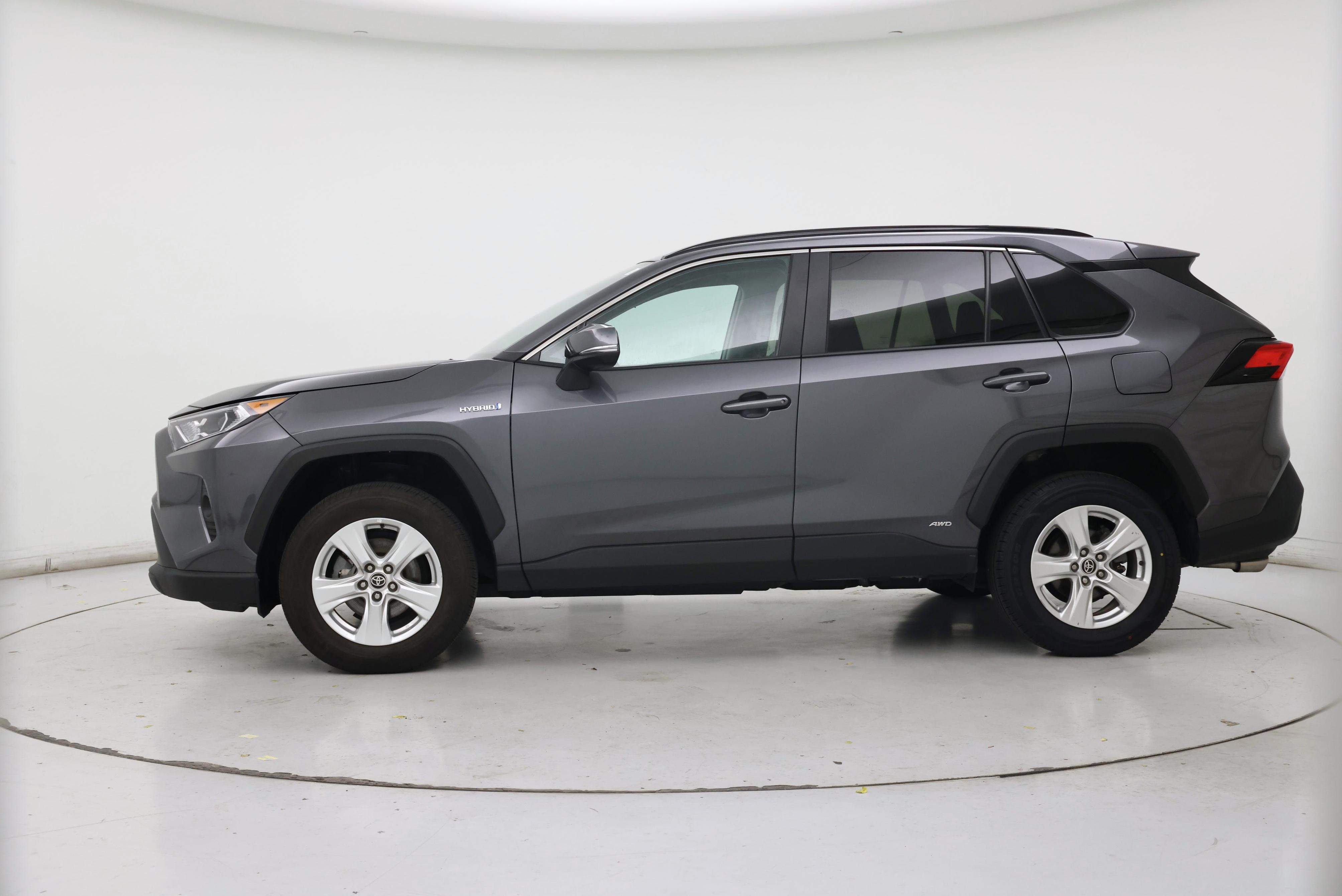 Thumbnail: 2021 Toyota RAV4 - 3