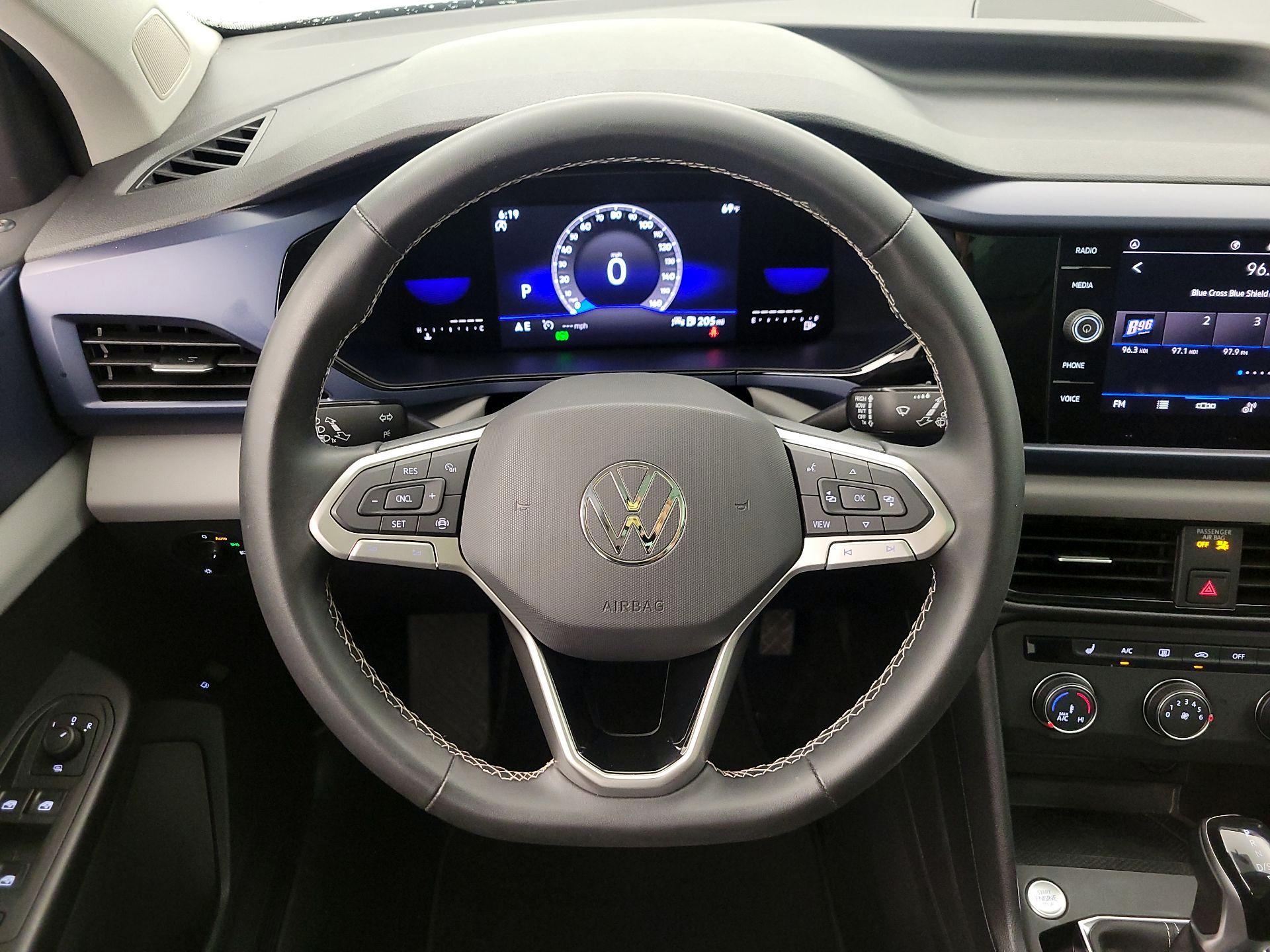 Thumbnail: 2022 Volkswagen Taos - 10