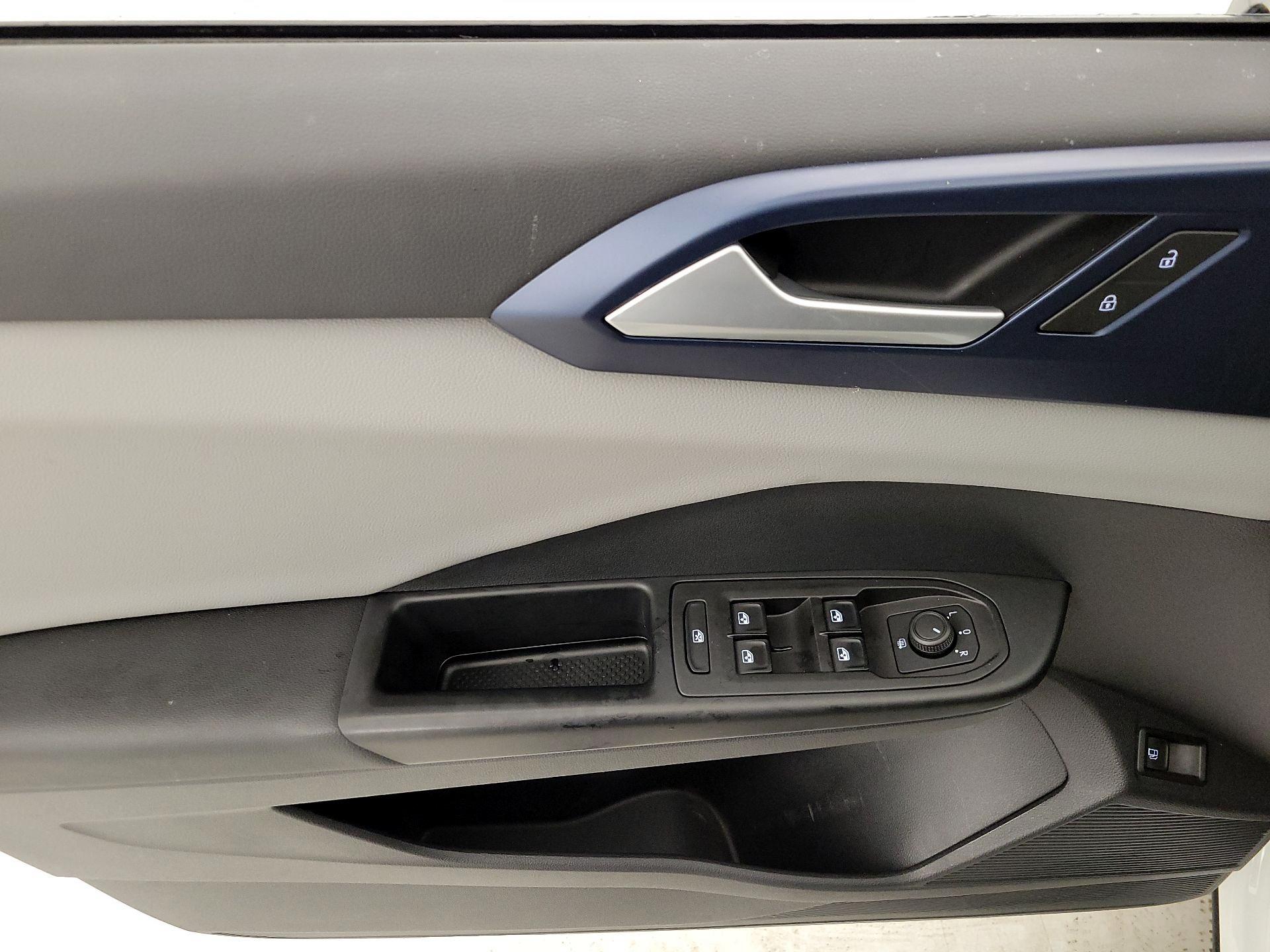 Thumbnail: 2022 Volkswagen Taos - 12