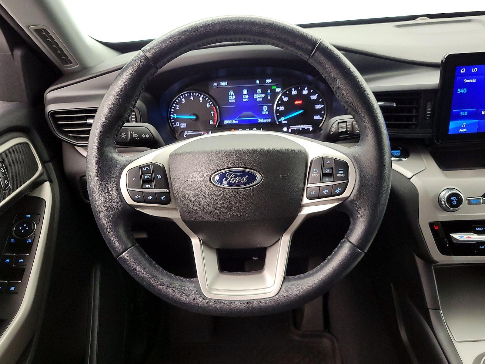 2023 Ford Explorer XLT - Photo 11