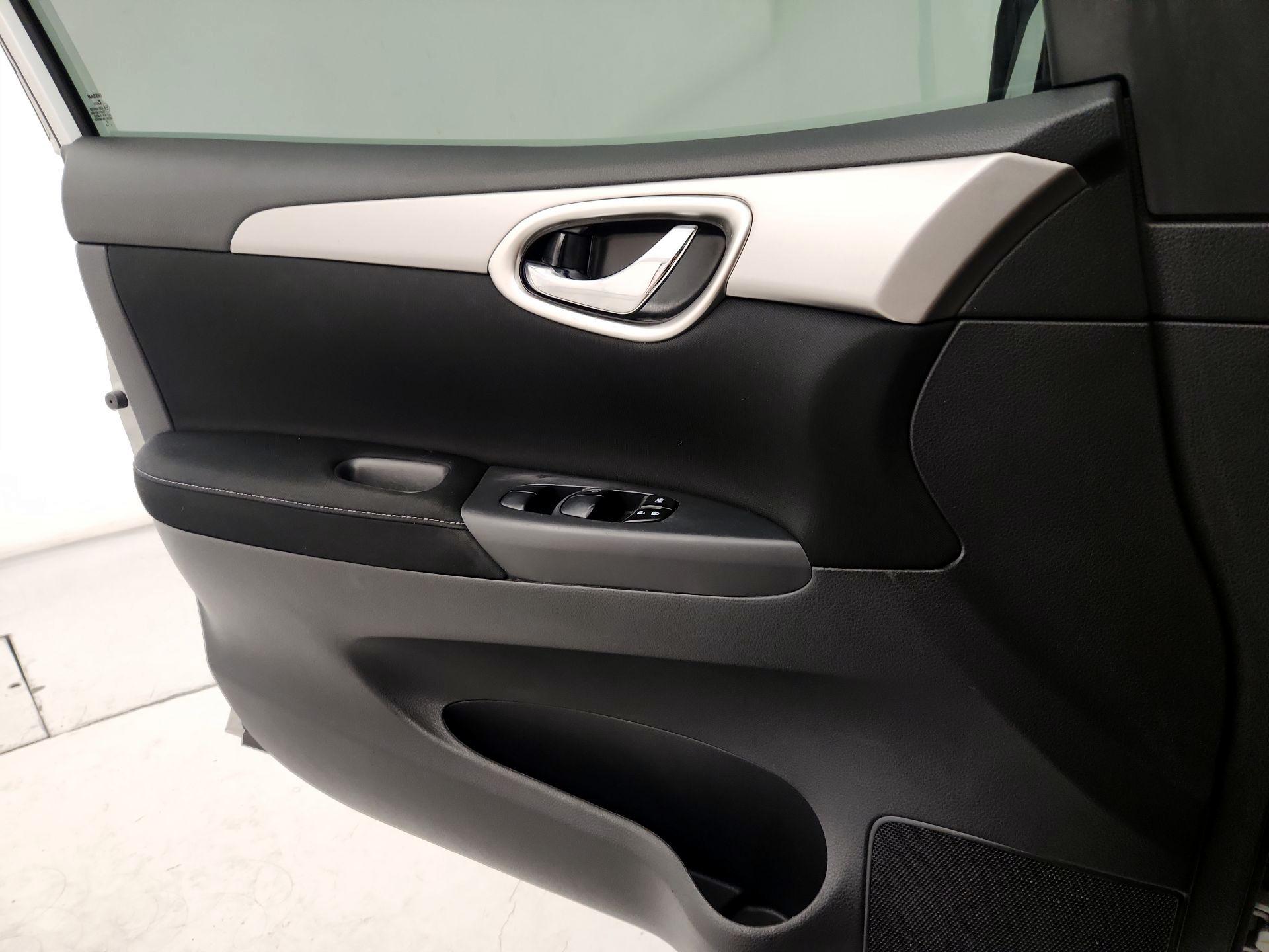 Thumbnail: 2015 Nissan Sentra - 12