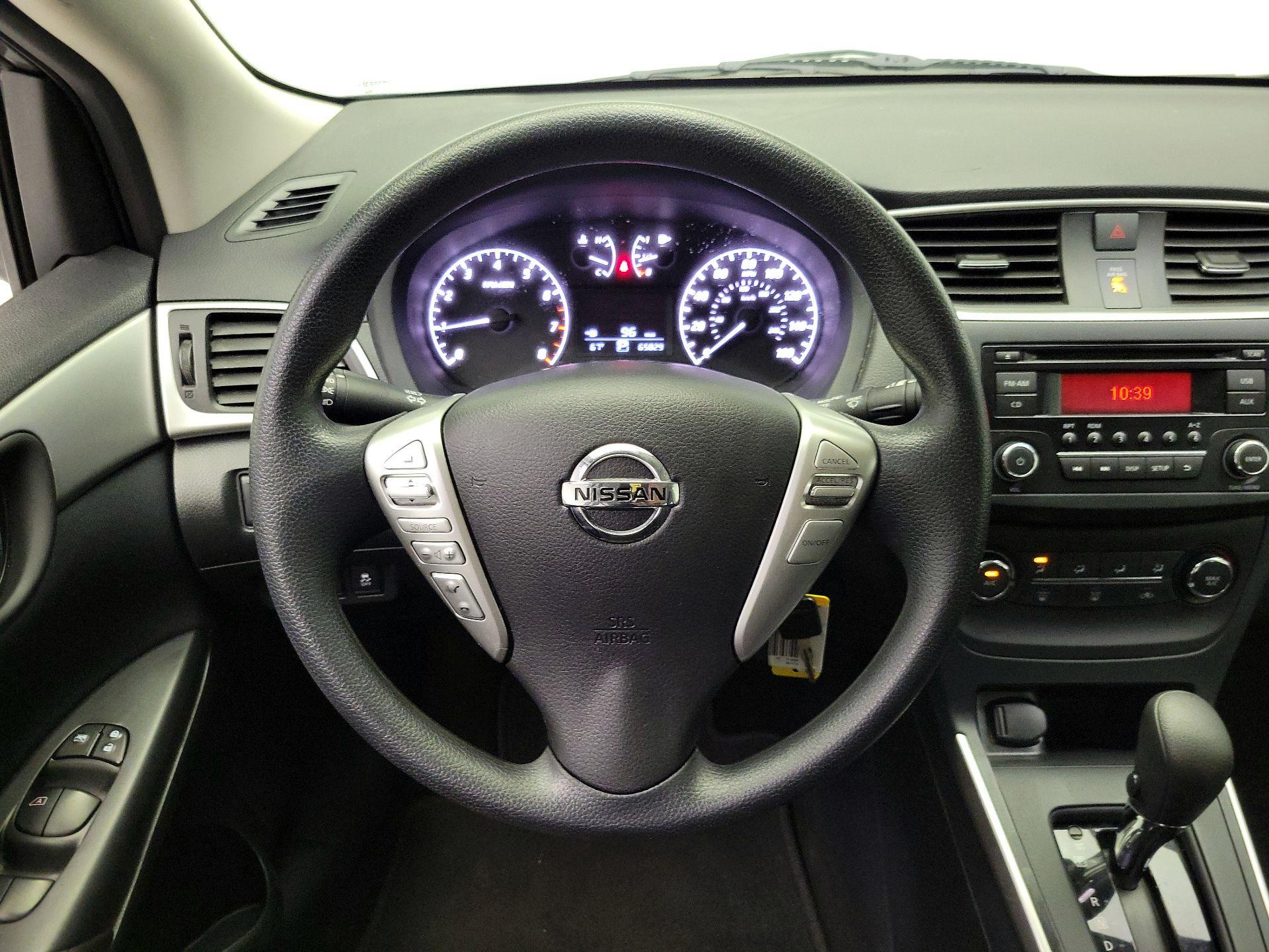 Thumbnail: 2016 Nissan Sentra - 10