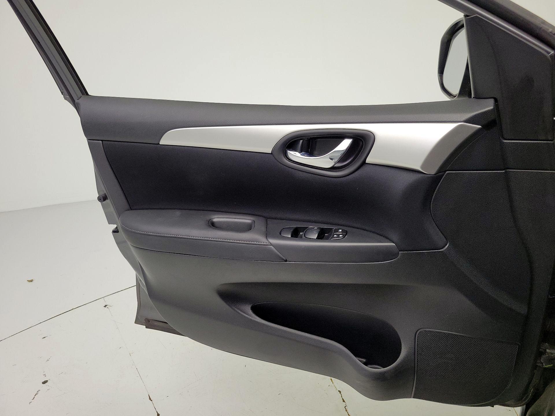 Thumbnail: 2016 Nissan Sentra - 12