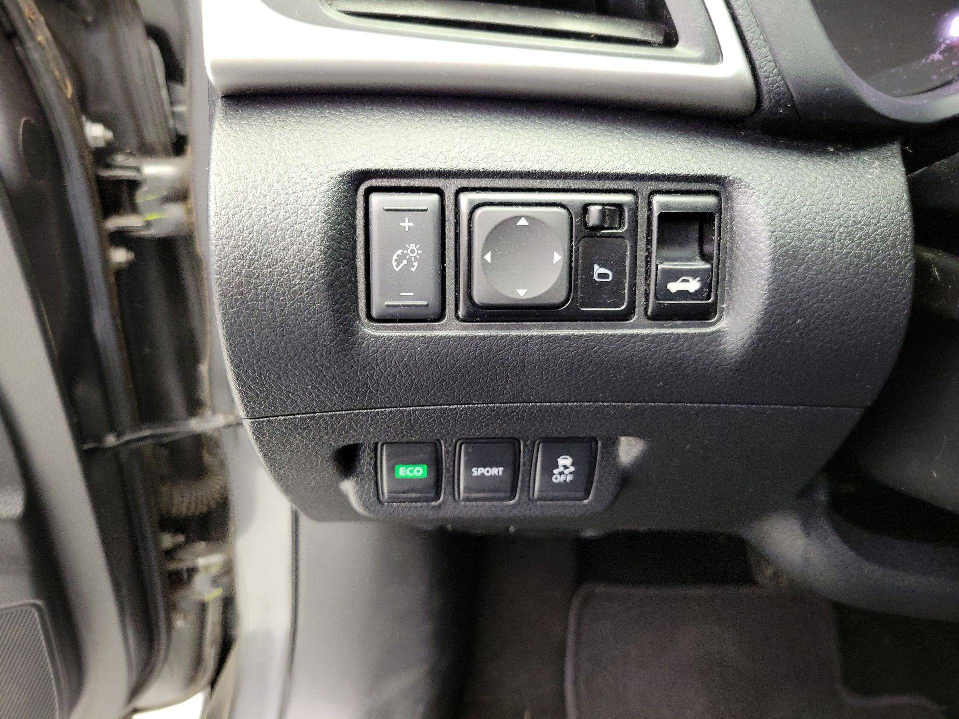 Thumbnail: 2016 Nissan Sentra - 13