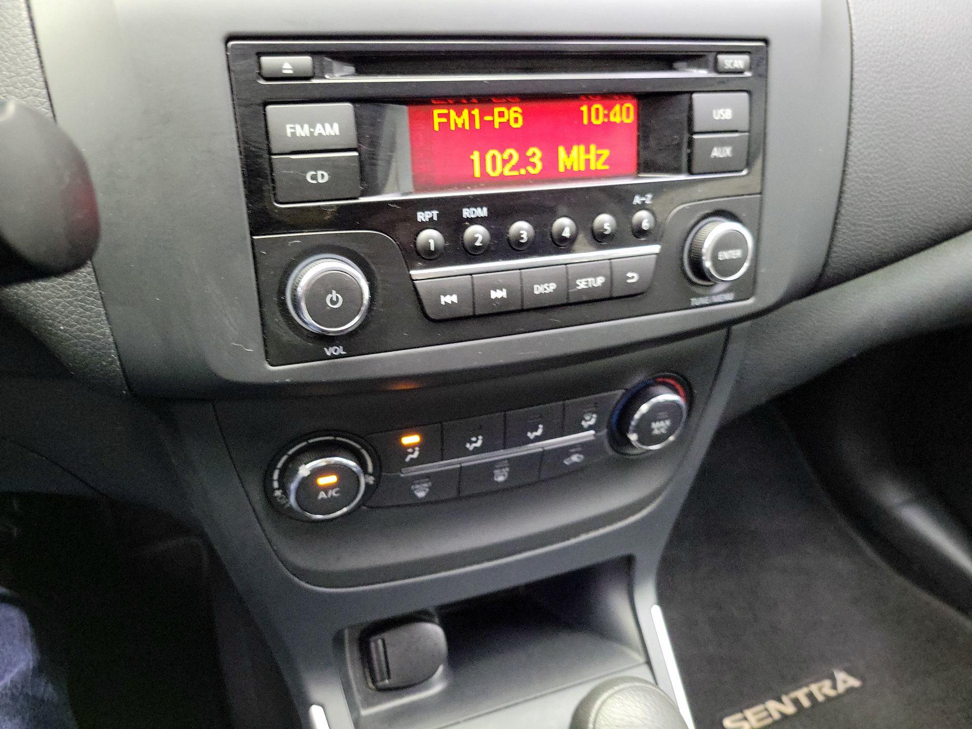Thumbnail: 2016 Nissan Sentra - 14