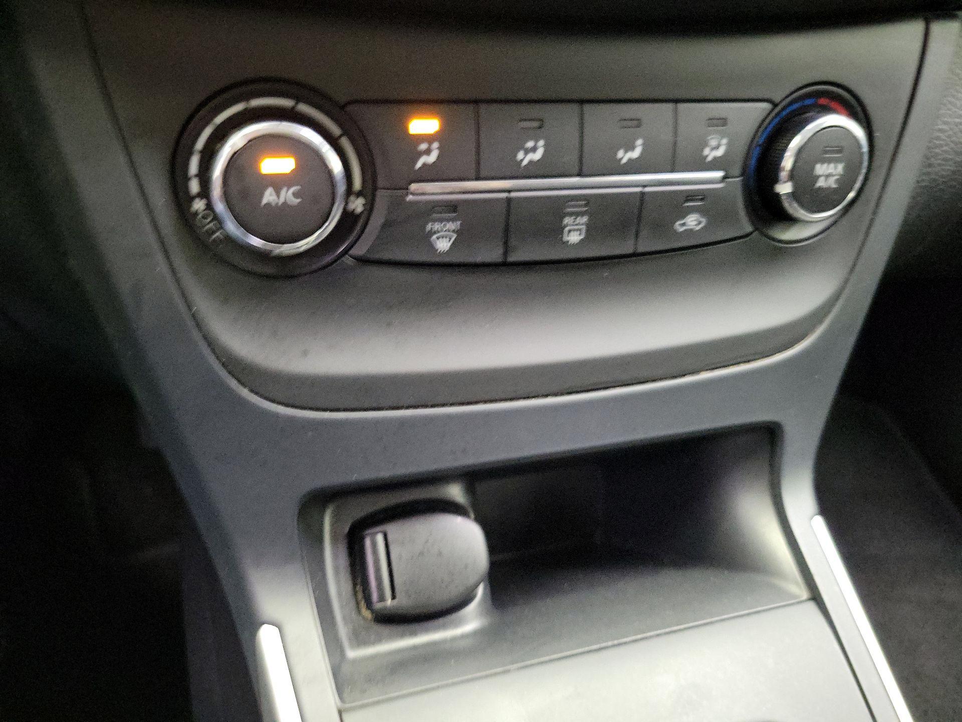 Thumbnail: 2016 Nissan Sentra - 15