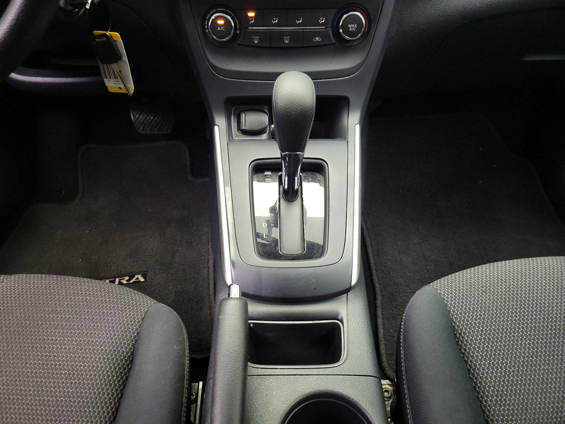 Thumbnail: 2016 Nissan Sentra - 16