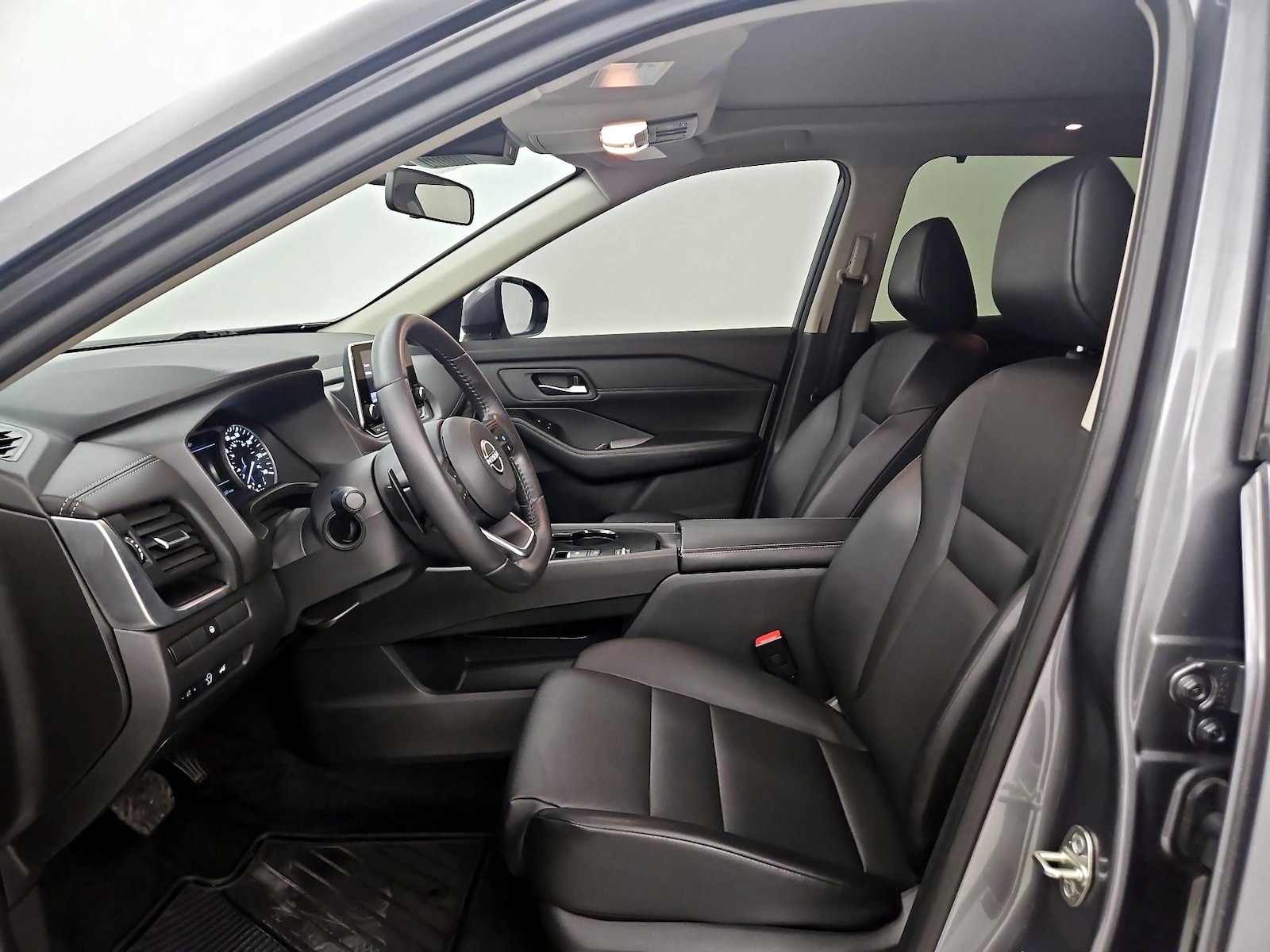 2024 Nissan Rogue SV - Photo 12
