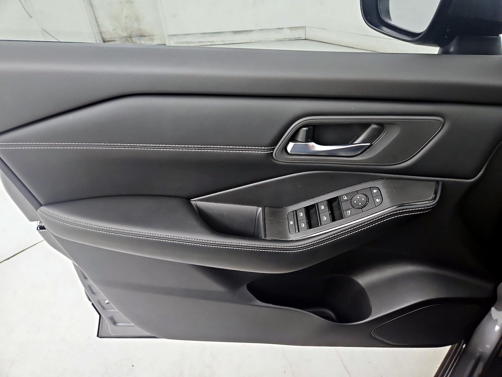 2024 Nissan Rogue SV - Photo 13