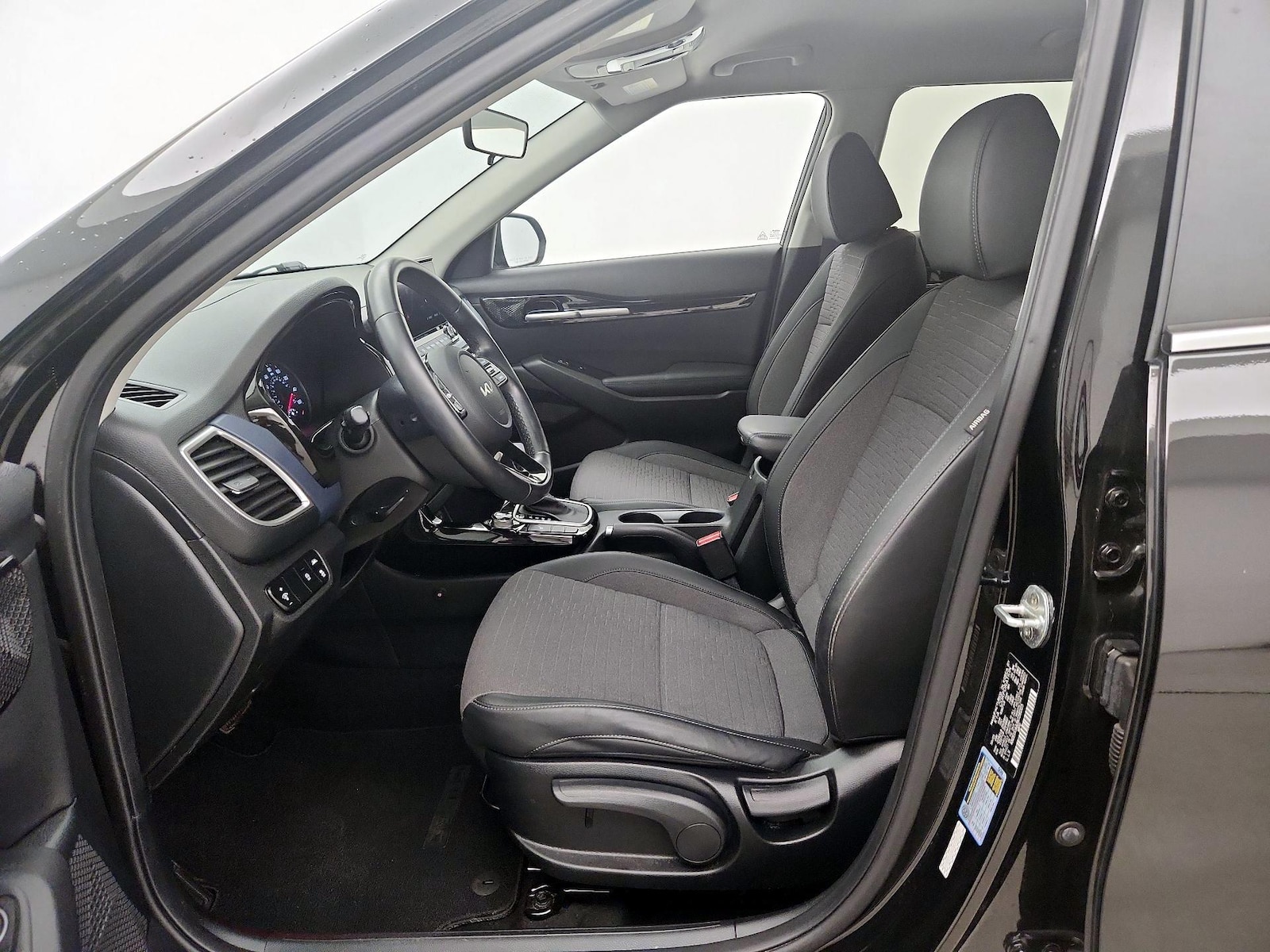 2022 Kia Seltos S - Photo 12