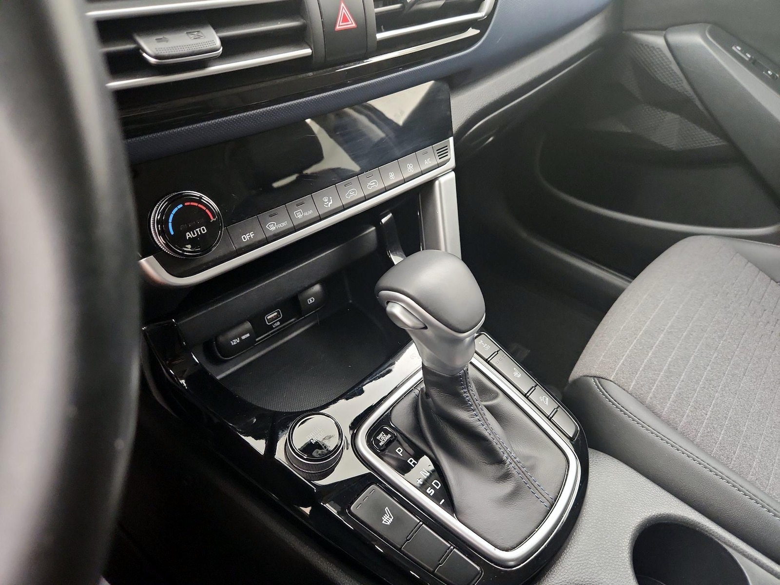 2022 Kia Seltos S - Photo 18