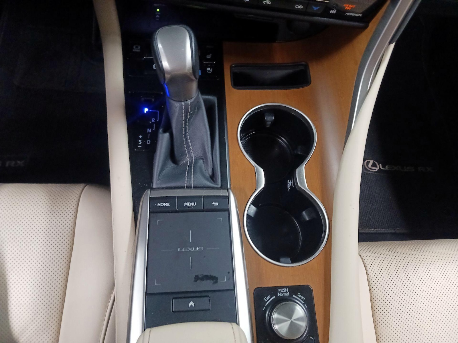 2021 Lexus RX Hybrid 450h - Photo 18