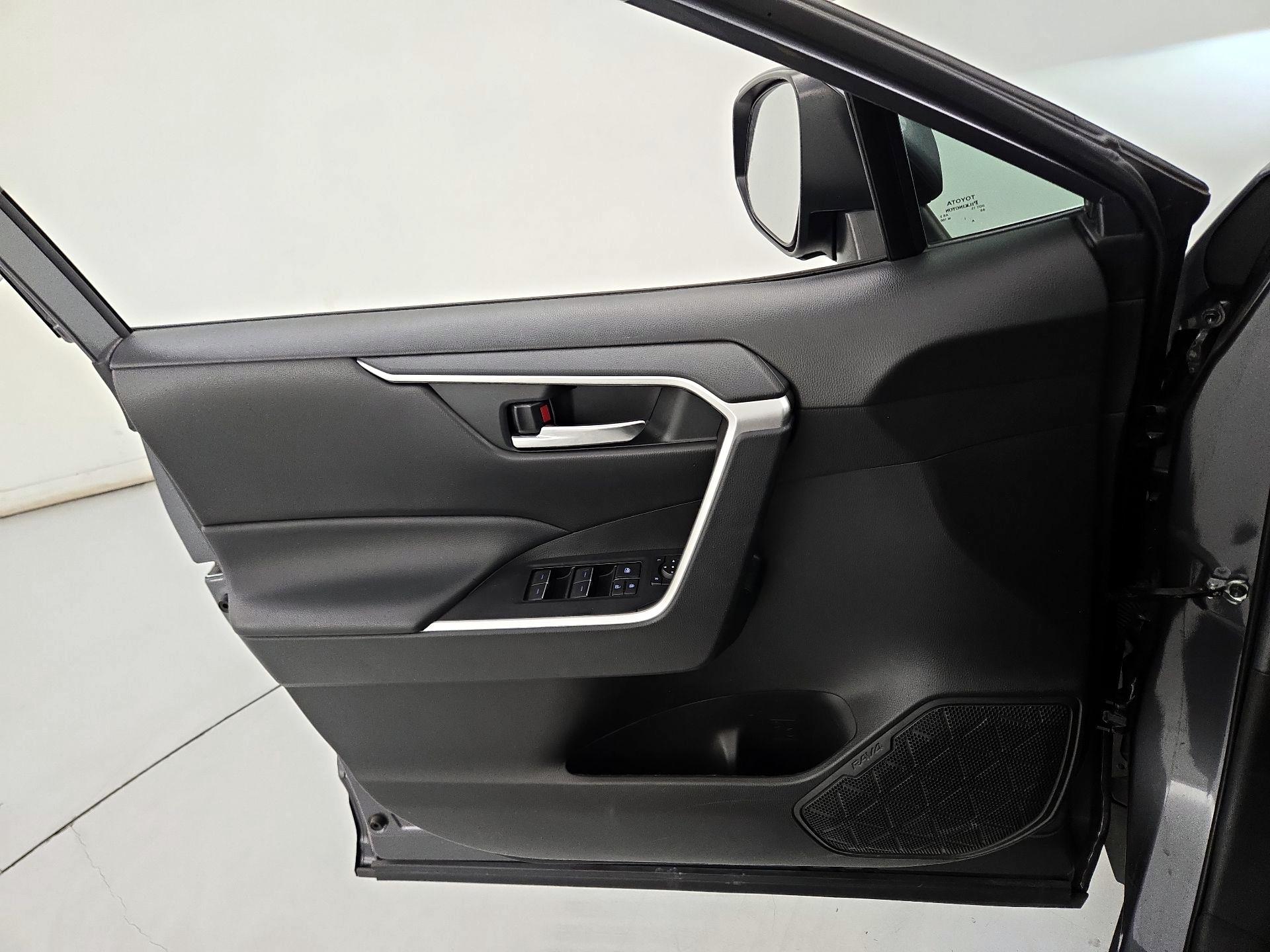 Thumbnail: 2022 Toyota RAV4 - 12