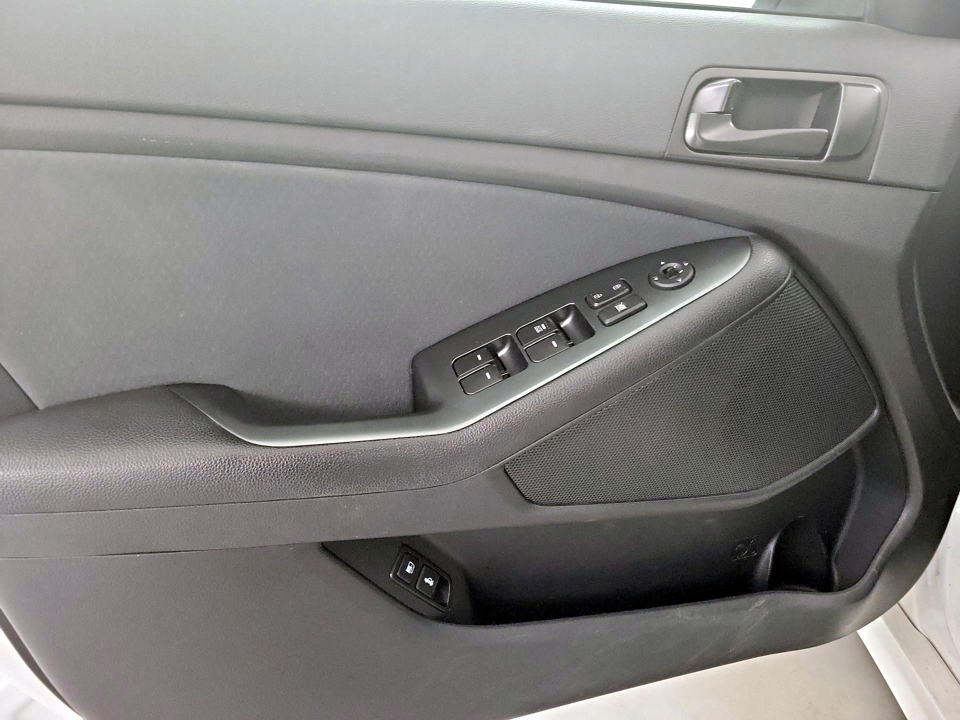 Thumbnail: 2015 Kia Optima - 12